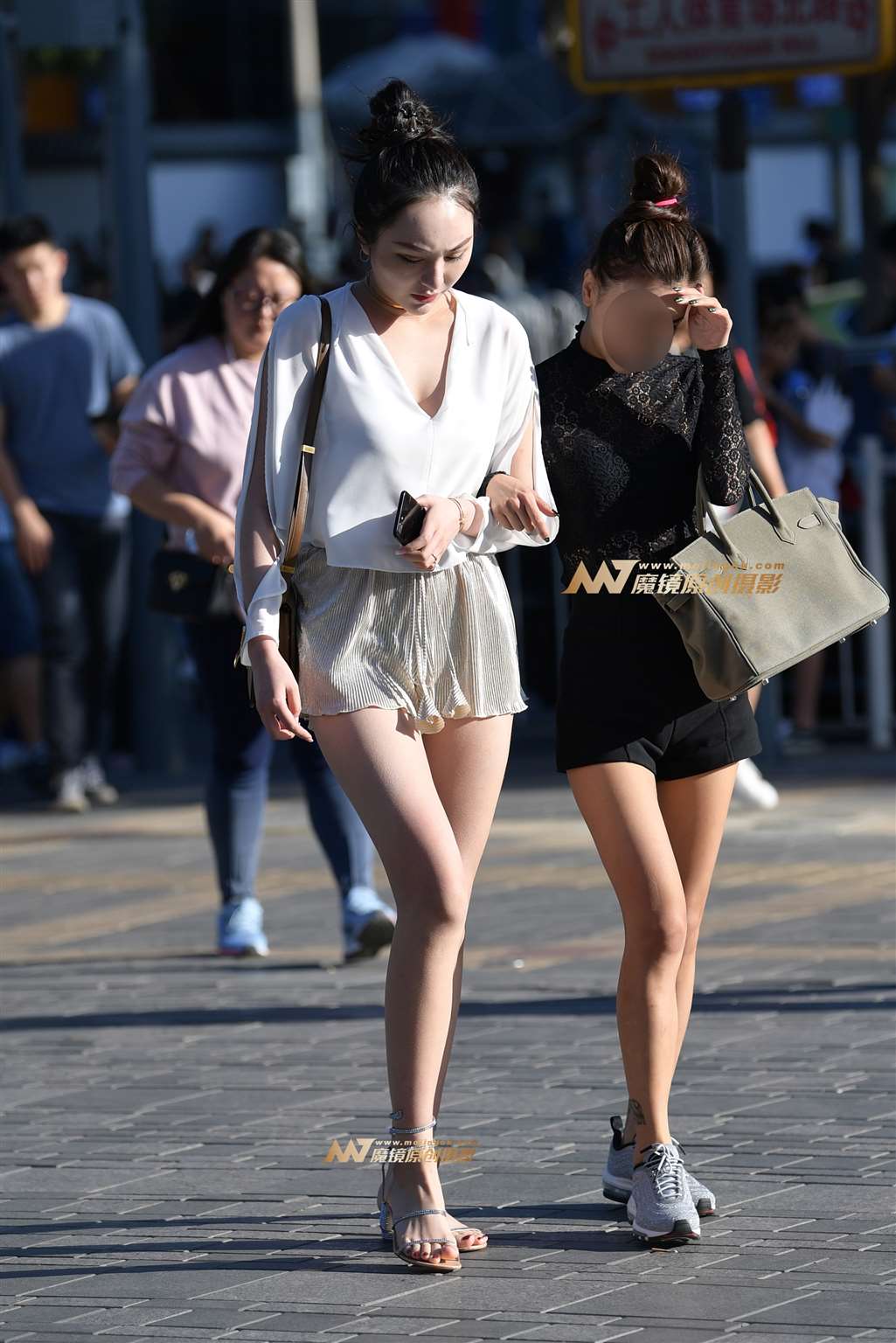 图片[1]-美腿少妇-街拍流行馆