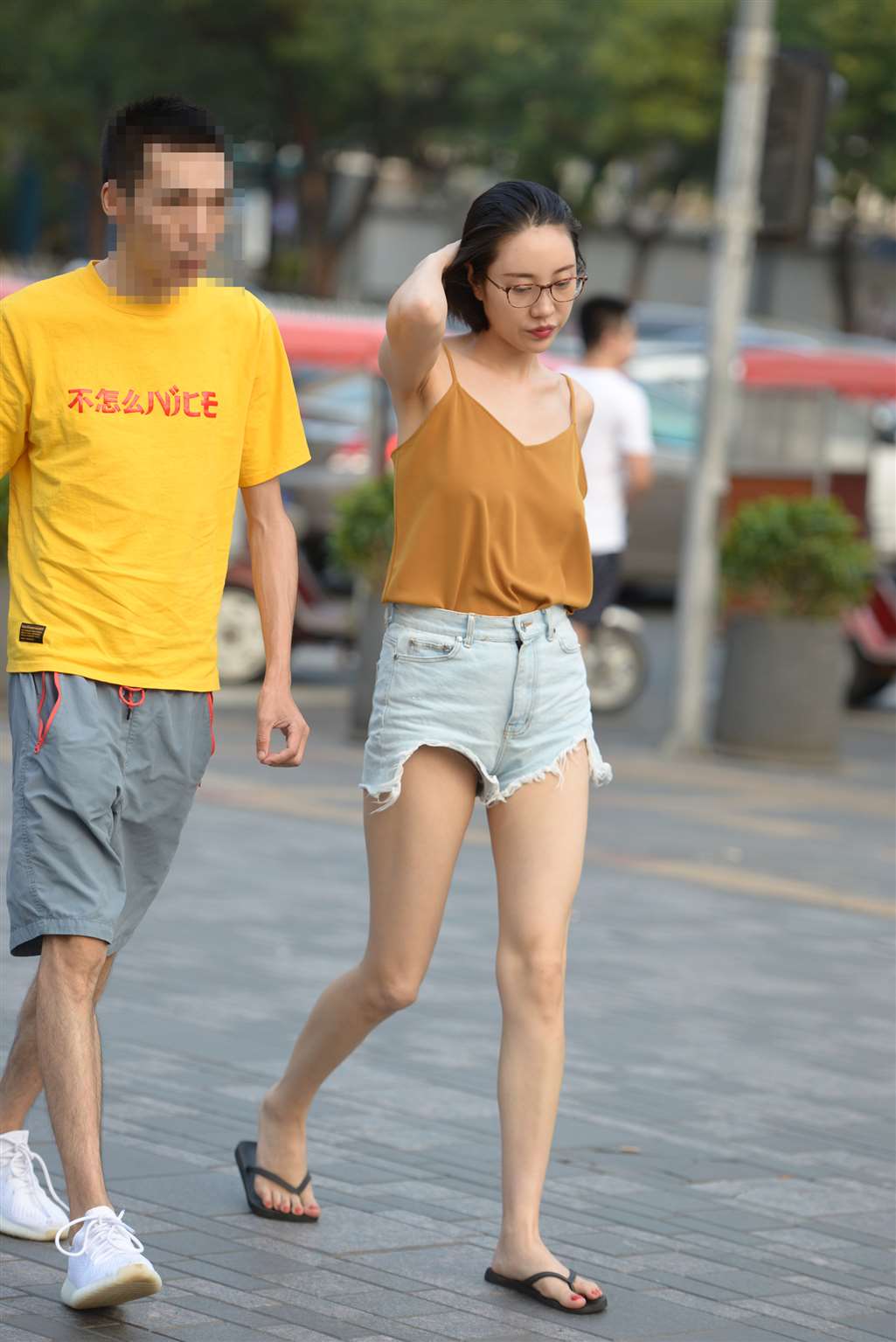 图片[1]-吊带背心-街拍流行馆