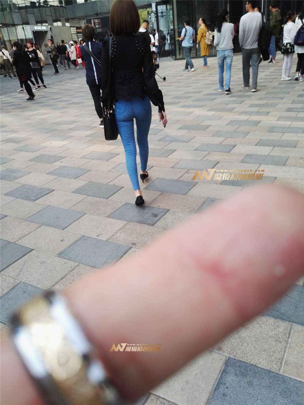 图片[3]-身材魔鬼小美女-街拍流行馆