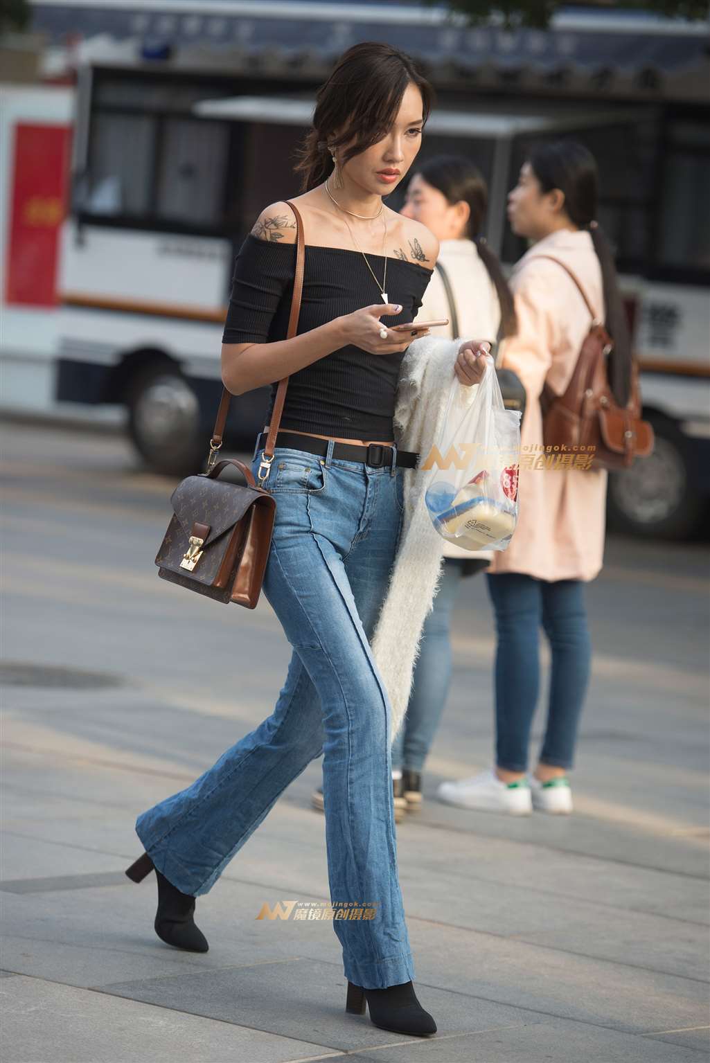 图片[4]-香肩美女-街拍流行馆