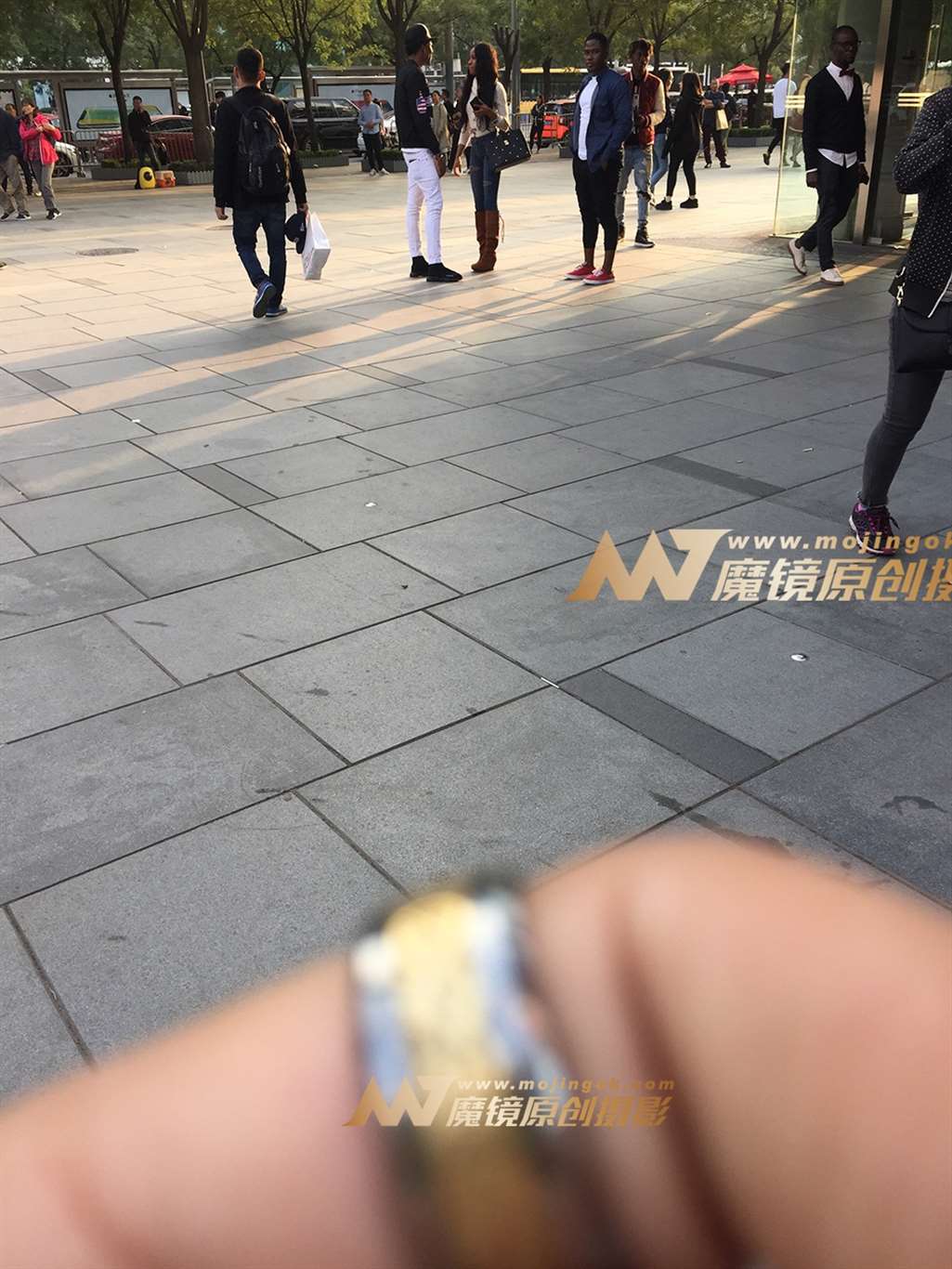 图片[3]-牛仔小翘臀-街拍流行馆