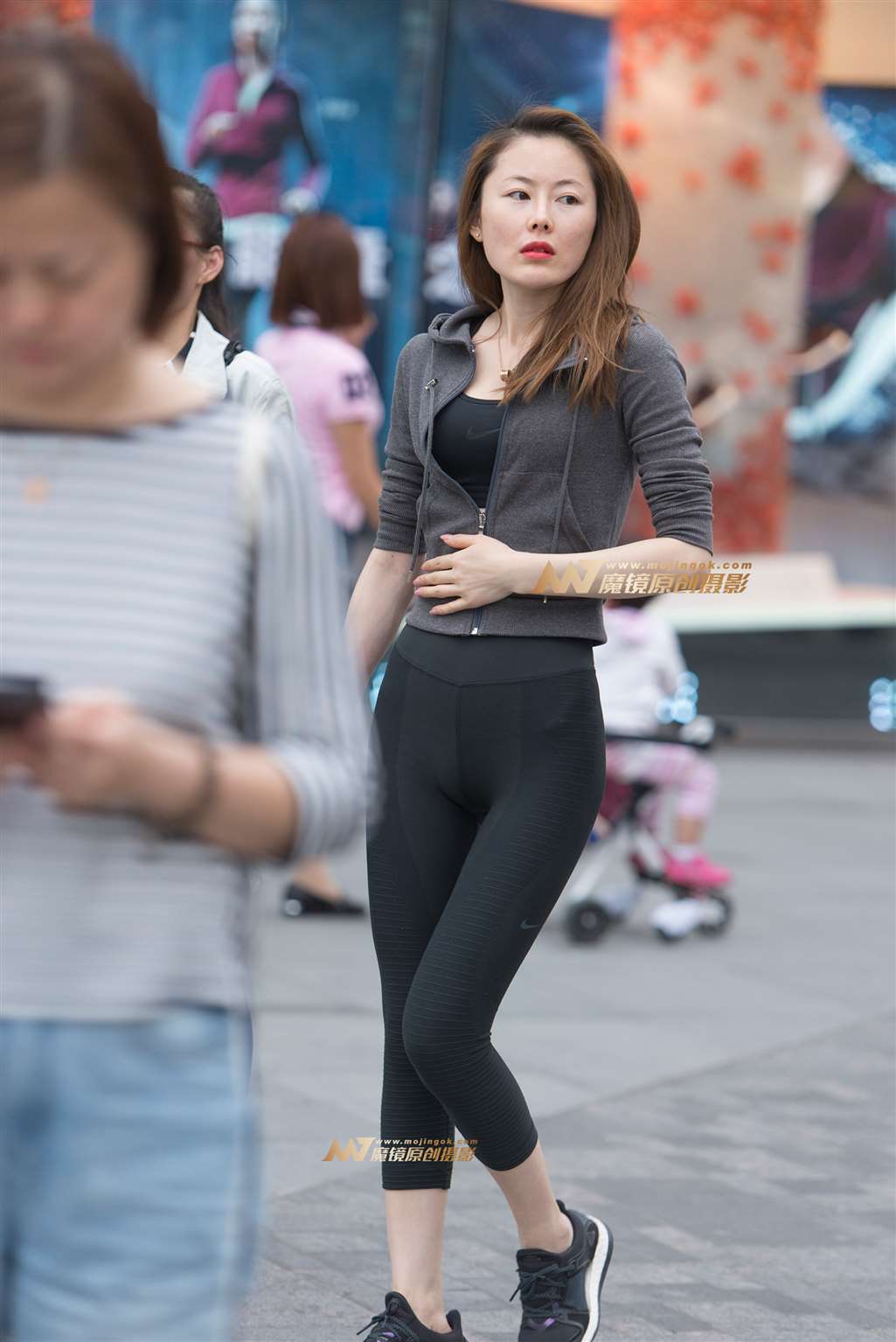 图片[1]-紧身健身裤美女-街拍流行馆