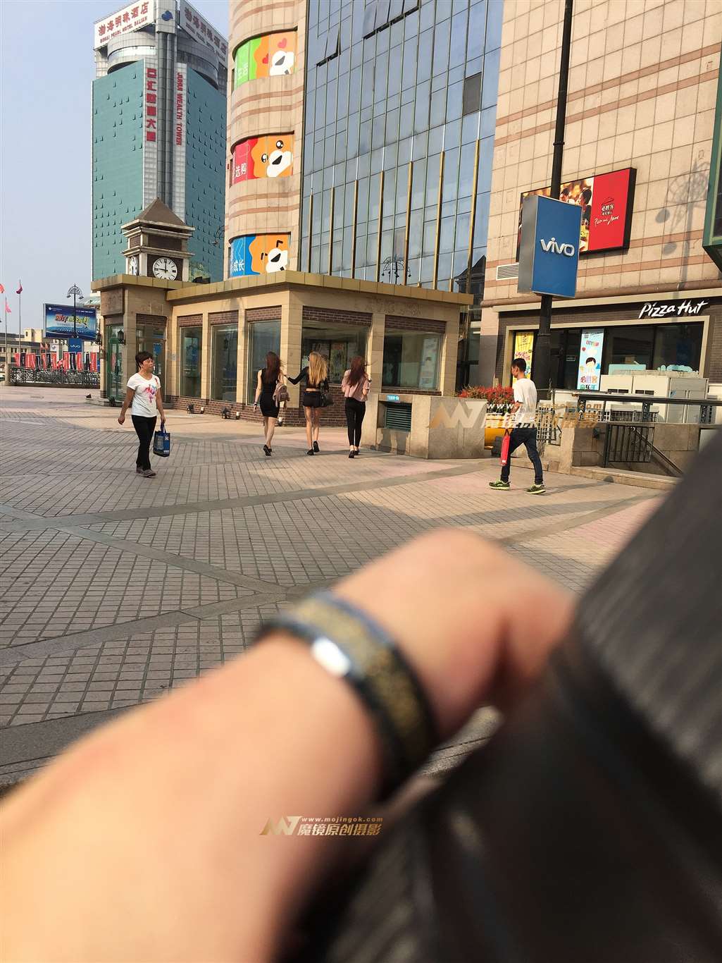 图片[3]-S曲线的性感洋妞-街拍流行馆