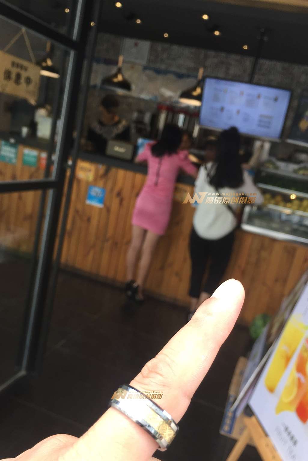图片[2]-高跟女前凸后翘-街拍流行馆