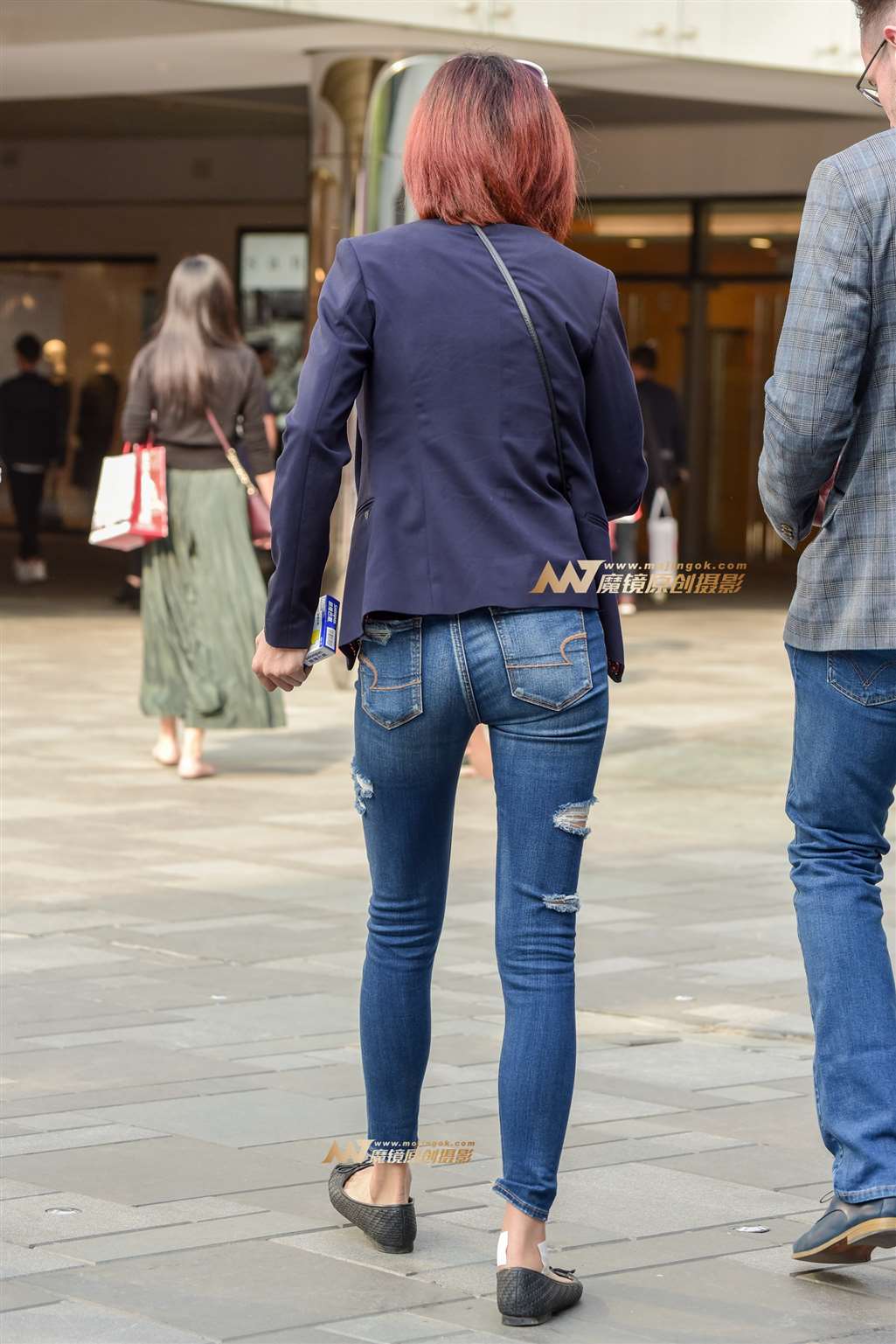 图片[2]-破洞仔裤女郎-街拍流行馆