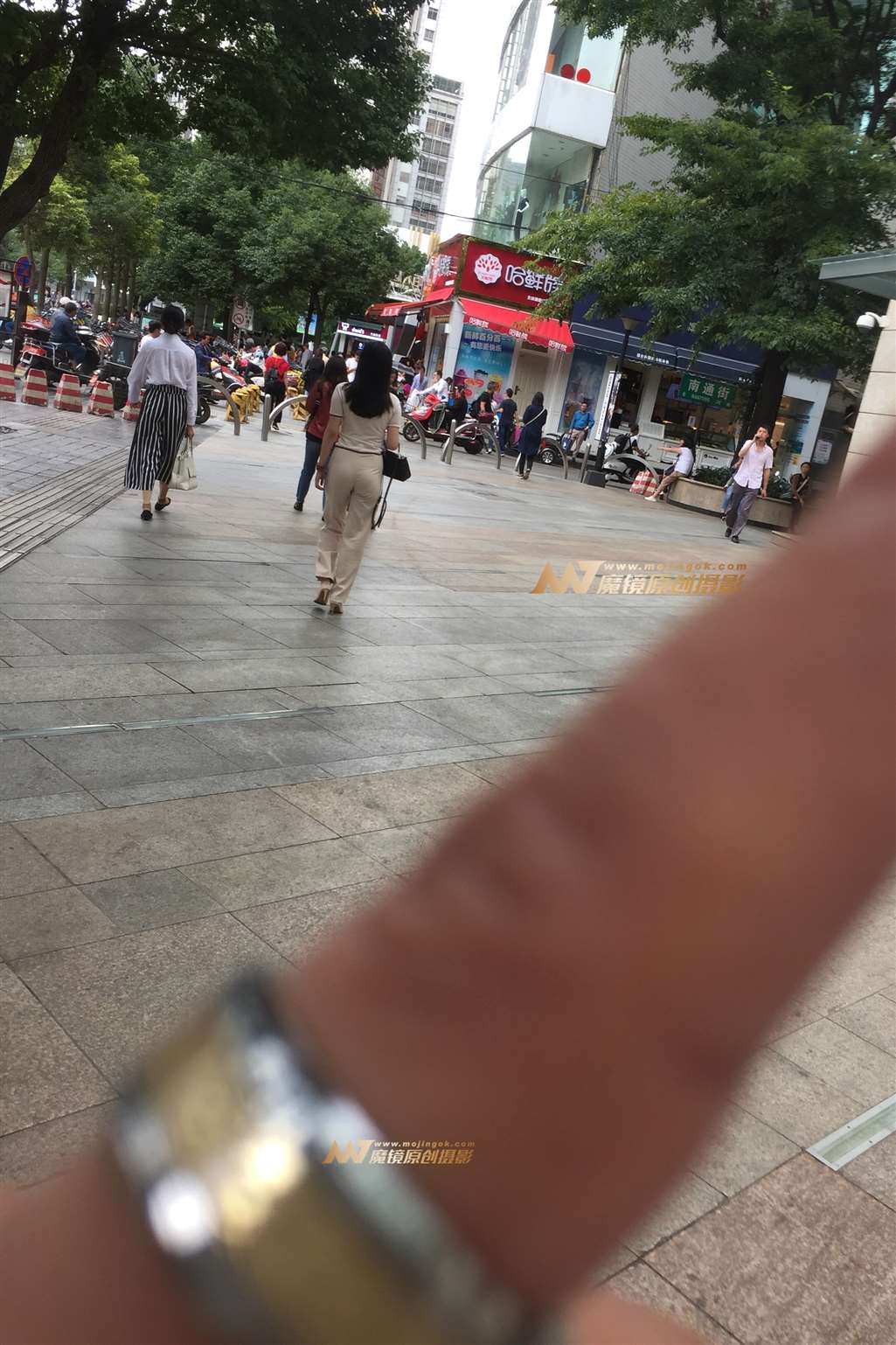 图片[2]-内痕尽显唯有极致紧-街拍流行馆
