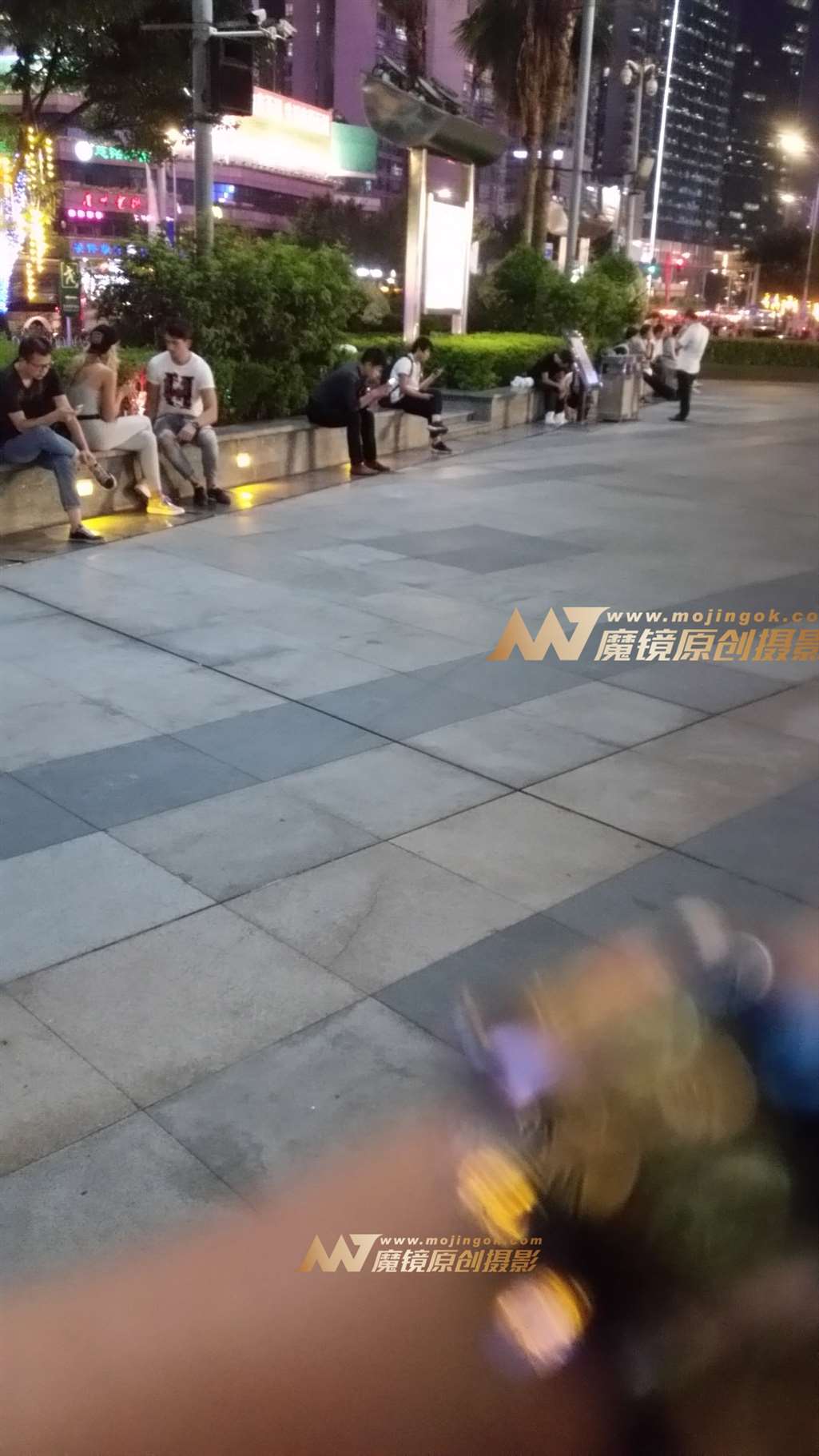 图片[3]-T裤爆乳装 令人喷血-街拍流行馆