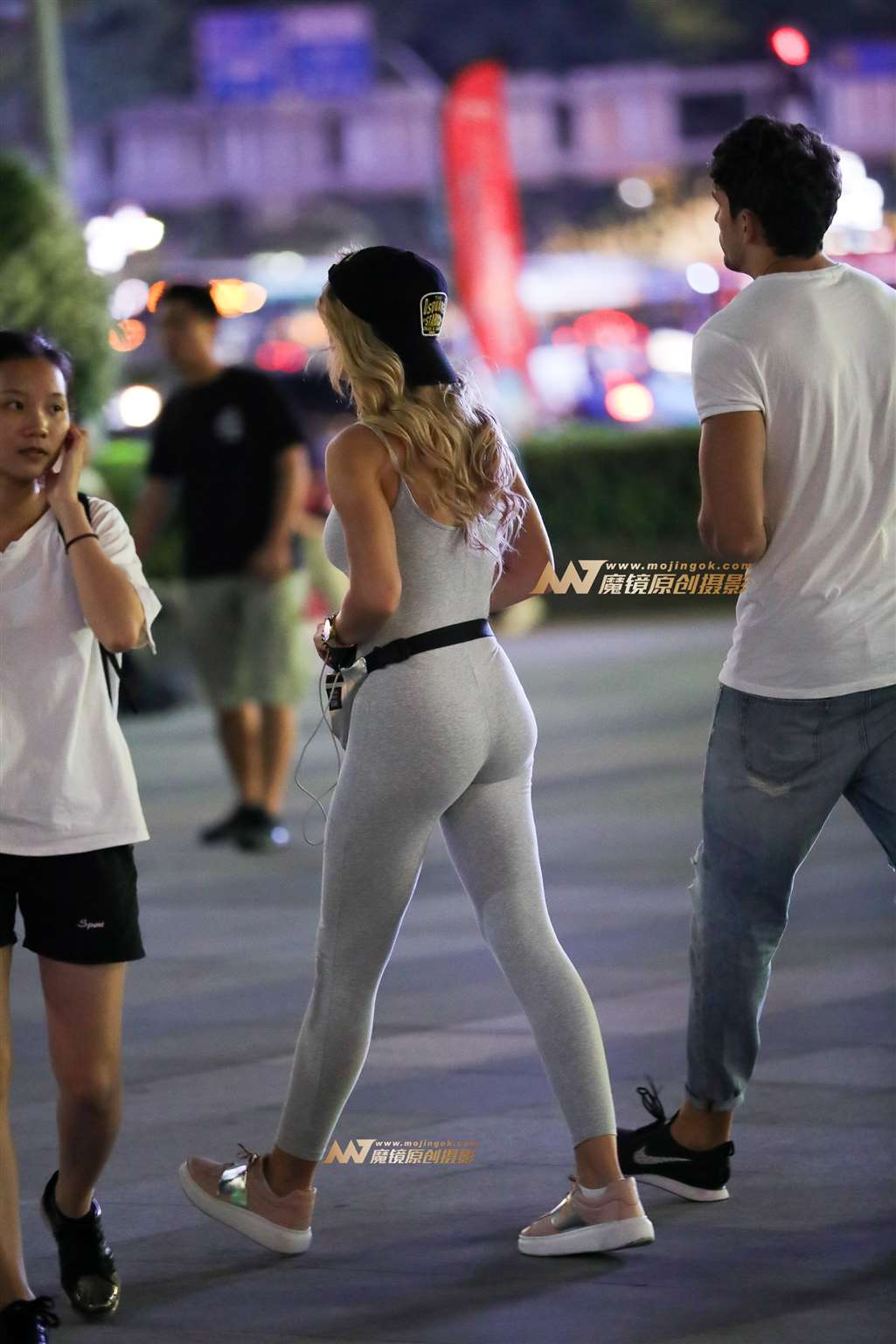 图片[5]-T裤爆乳装 令人喷血-街拍流行馆