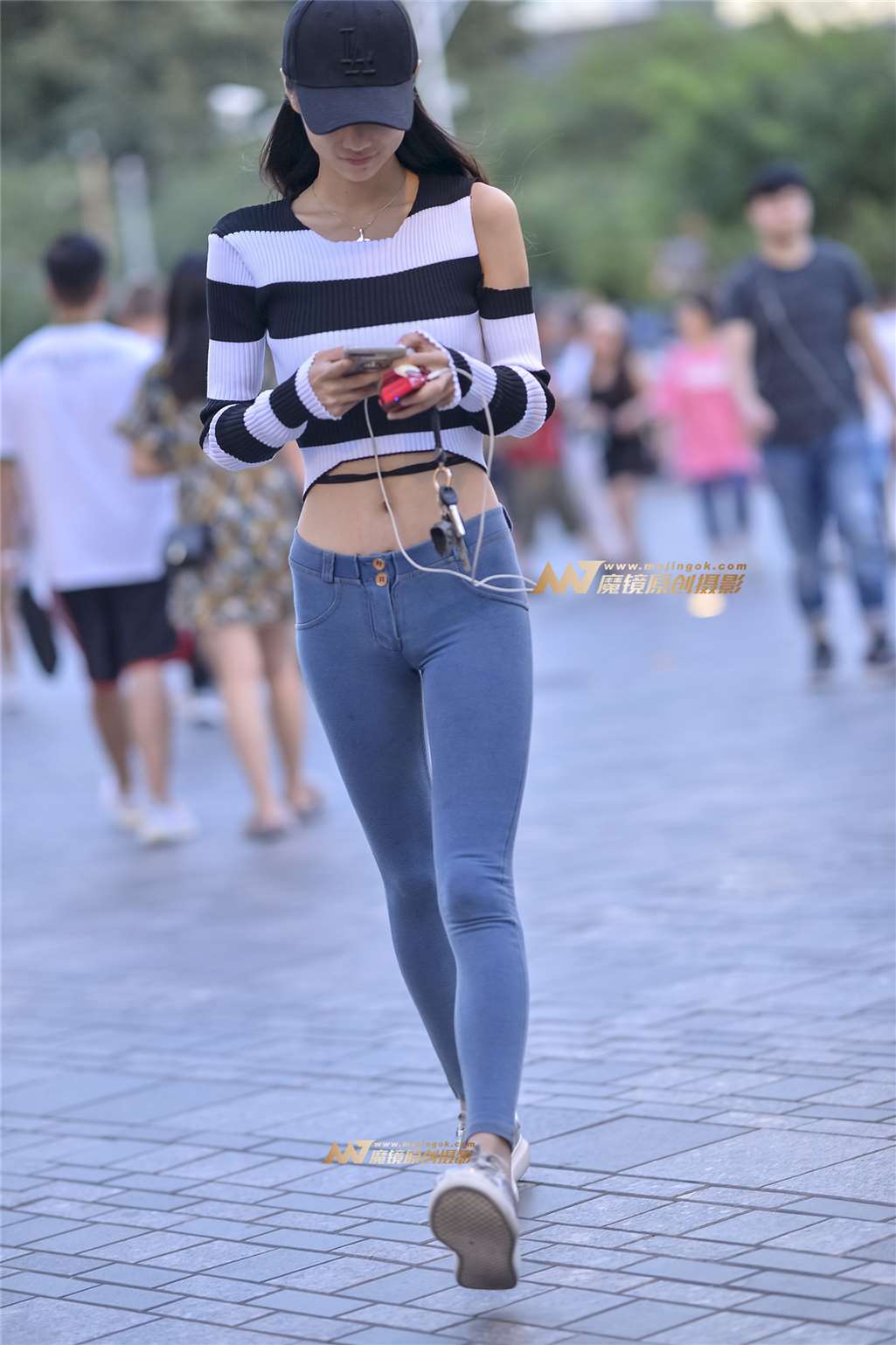 图片[1]-美女身材性感魔鬼-街拍流行馆