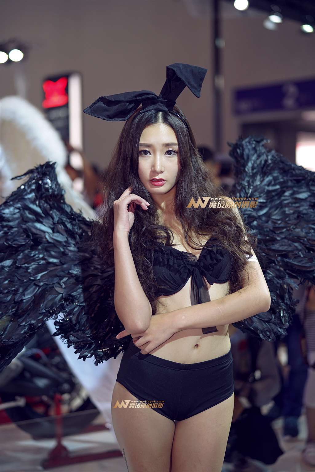 图片[3]-摩托车展极品丝袜美腿-街拍流行馆