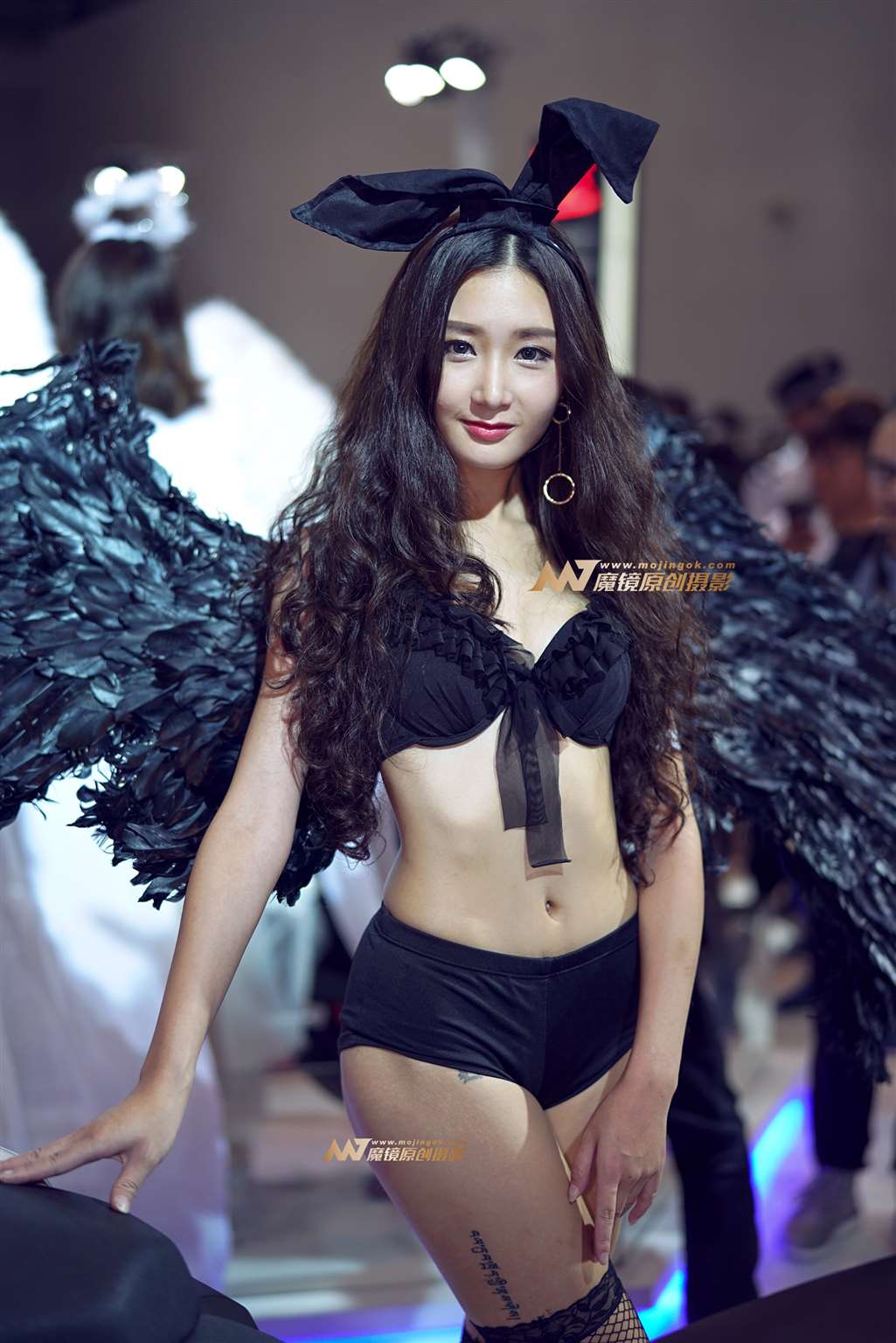 图片[4]-摩托车展极品丝袜美腿-街拍流行馆