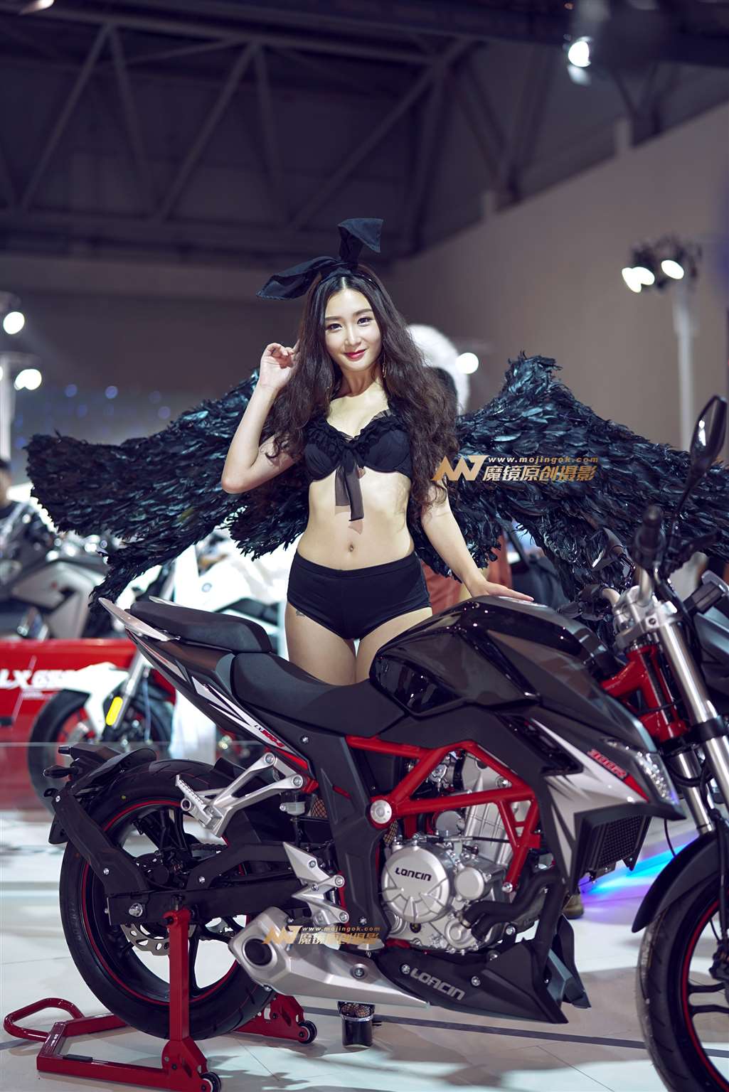 图片[5]-摩托车展极品丝袜美腿-街拍流行馆