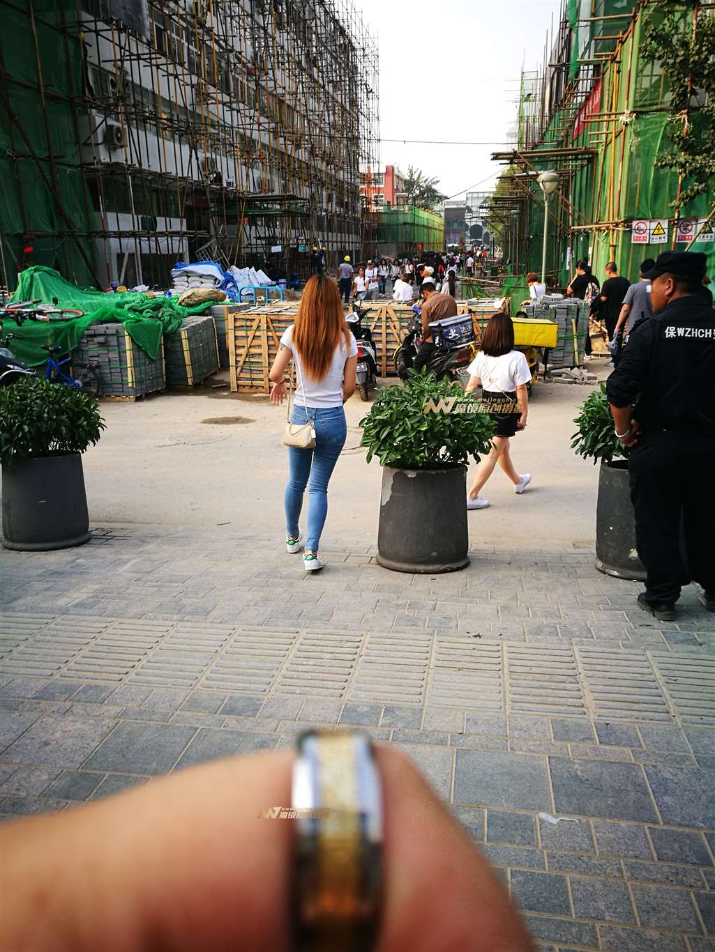 图片[3]-肥臀仔裤妹纸-街拍流行馆