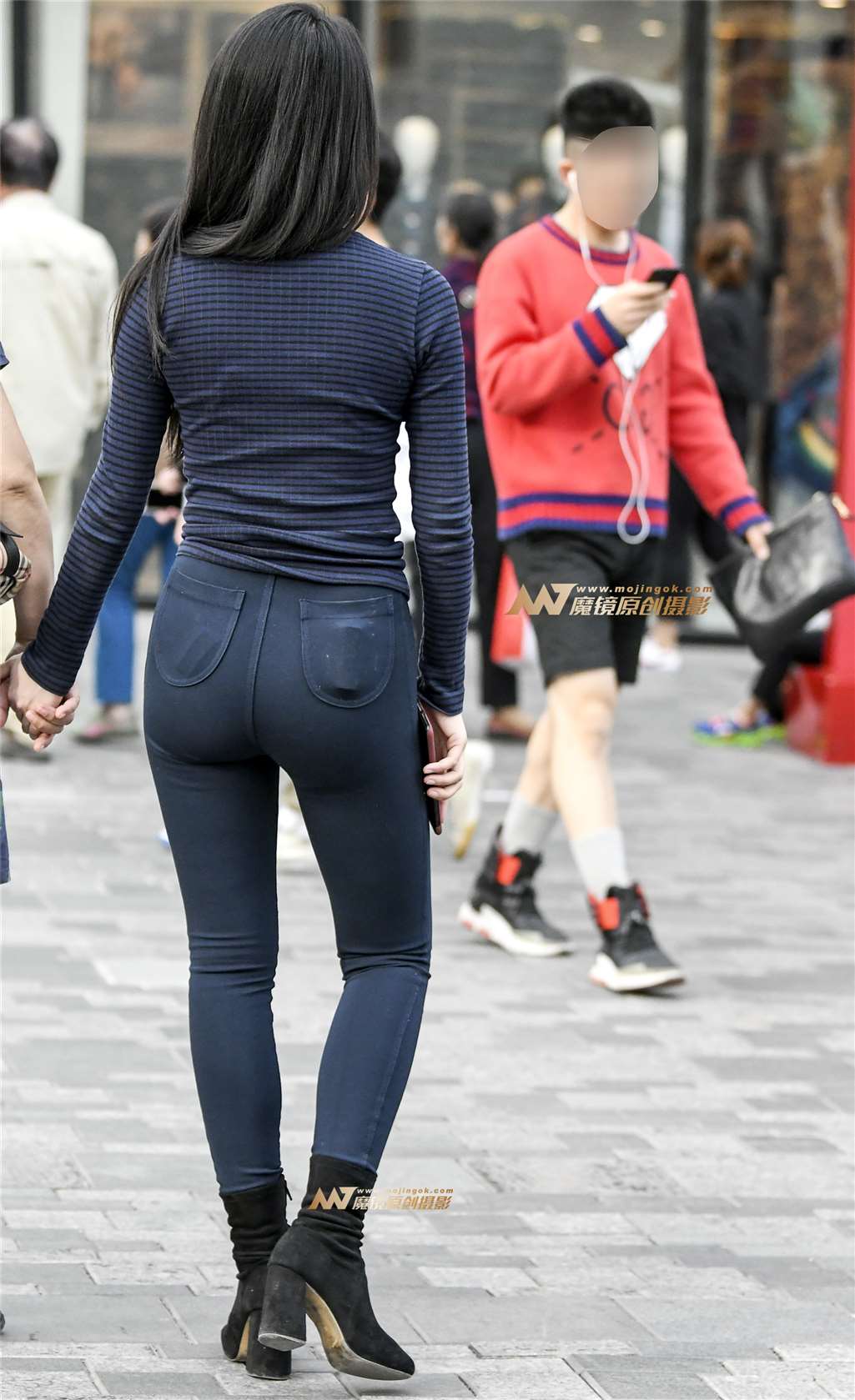 图片[2]-美女拥有一副魔鬼身材-街拍流行馆