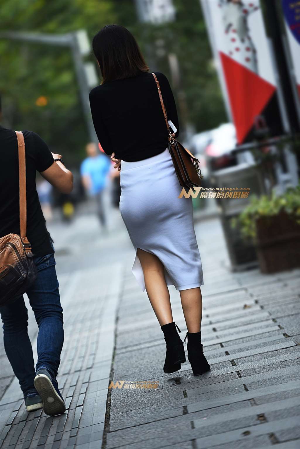 图片[2]-紧身白裙-街拍流行馆
