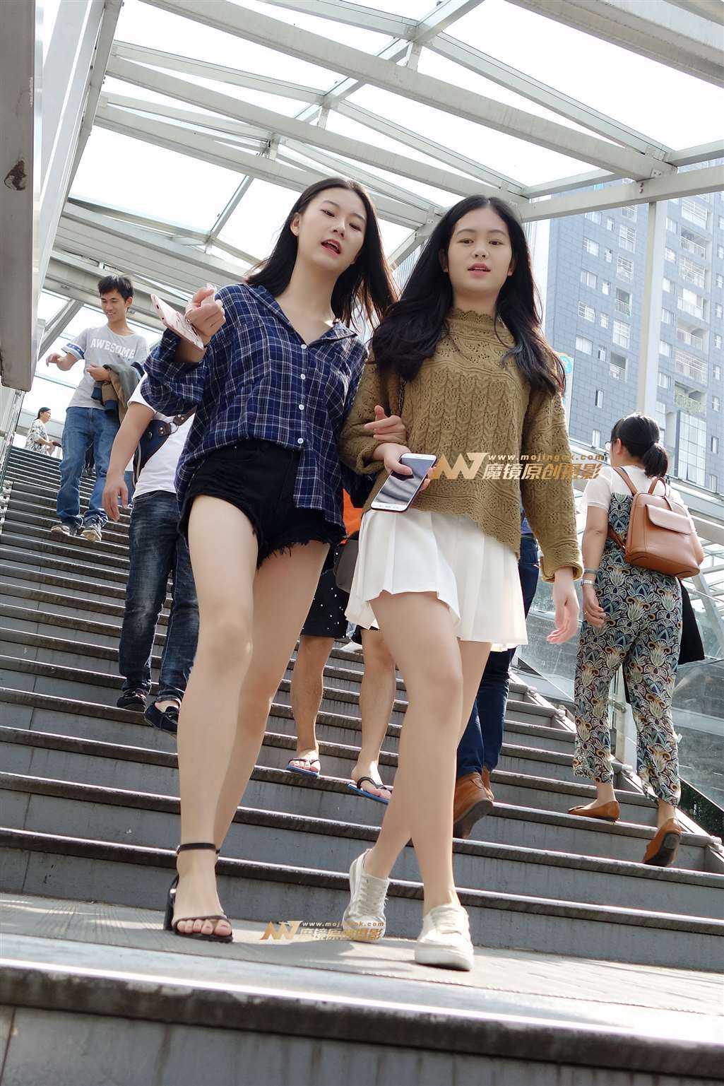 图片[4]-高挑热裤妹子-街拍流行馆