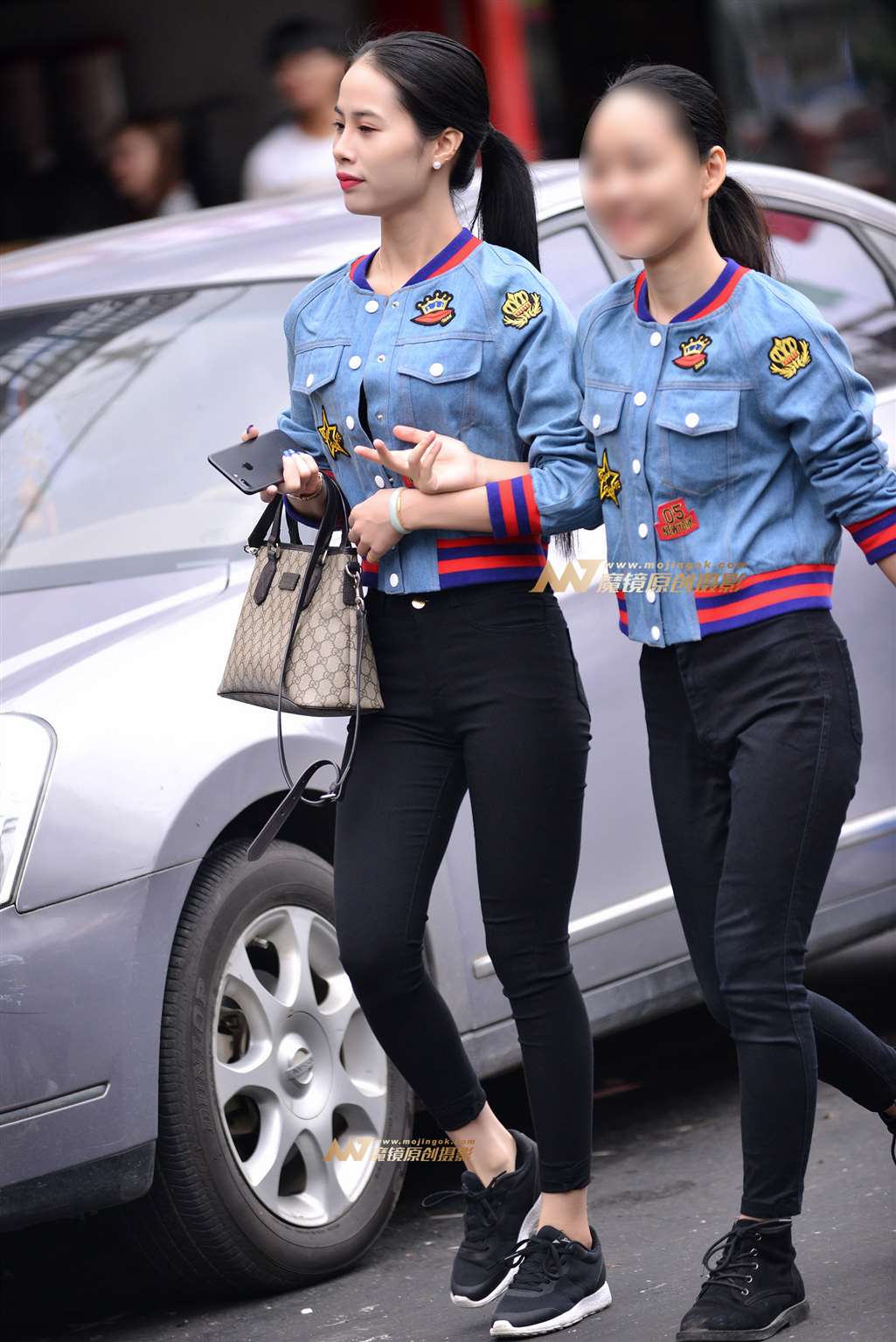 图片[4]-黑裤两妹子-街拍流行馆