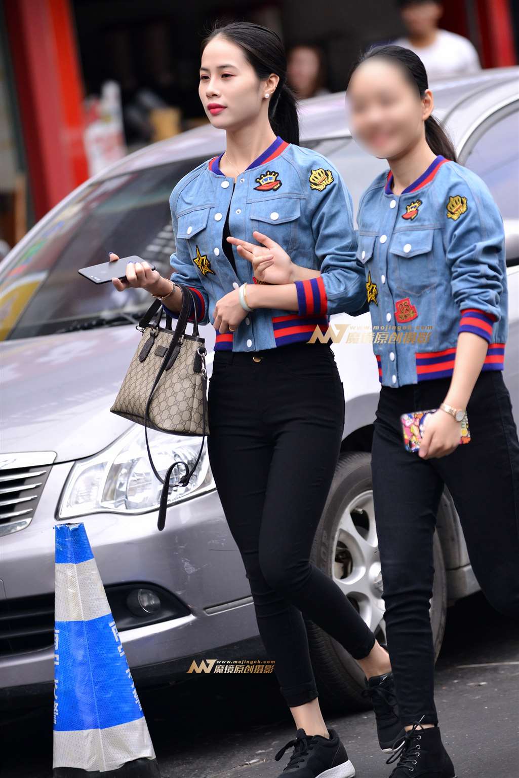 图片[2]-黑裤两妹子-街拍流行馆
