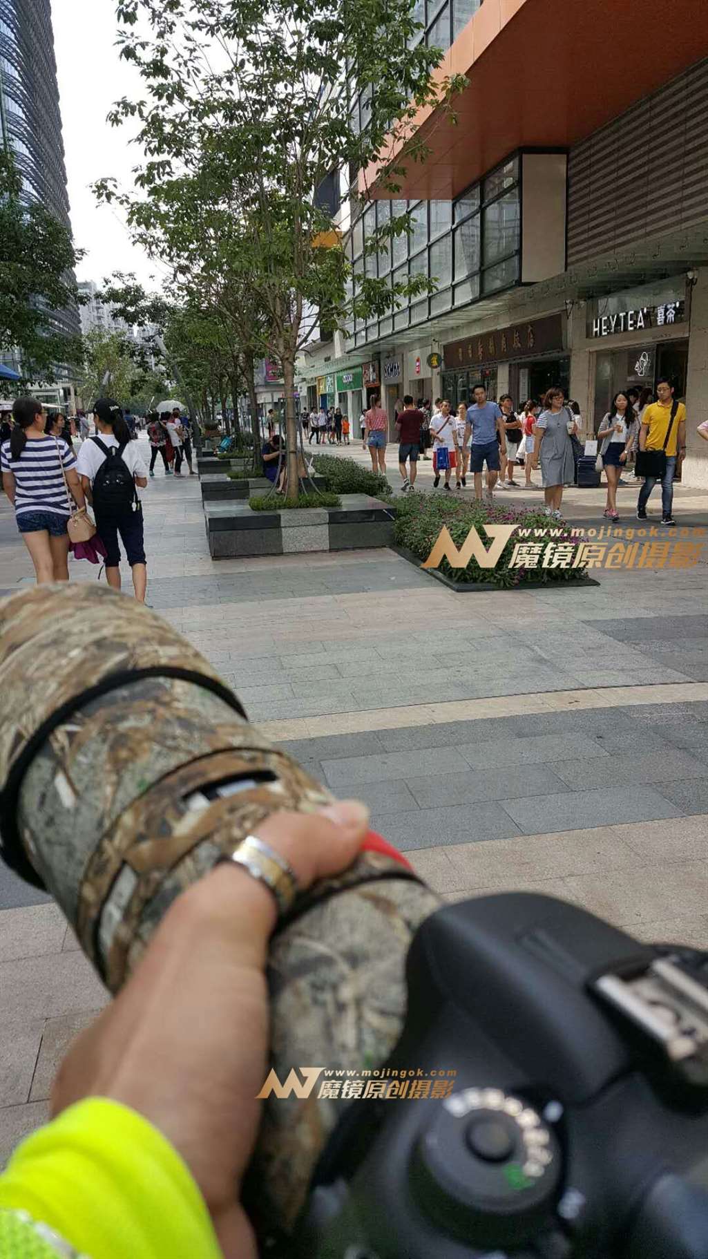 图片[3]-大长腿，热裤洋妞-街拍流行馆