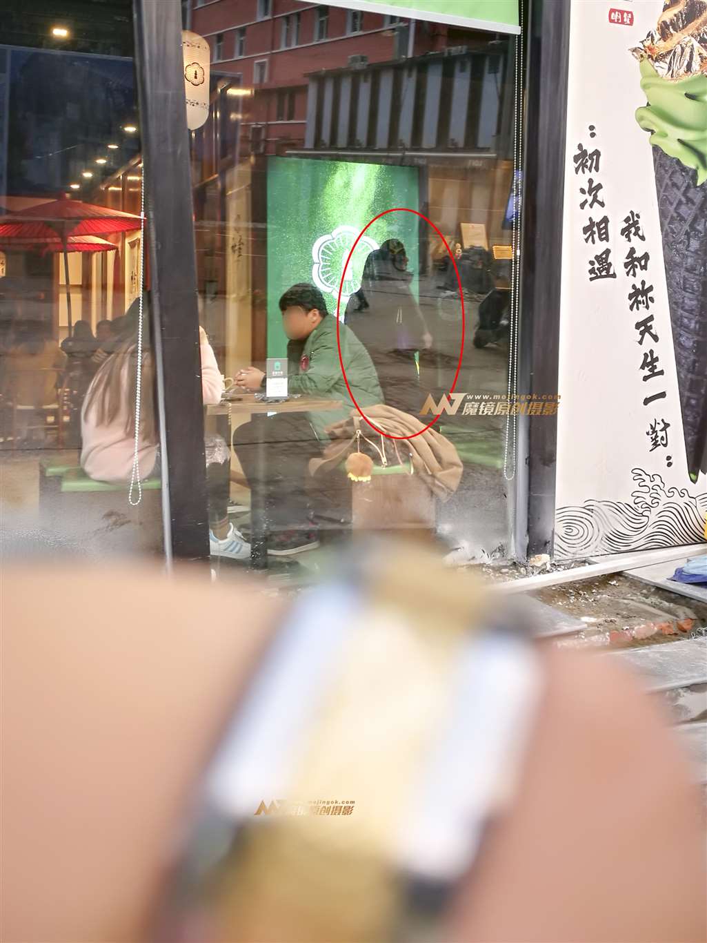 图片[3]-牛仔紧身裤女郎-街拍流行馆