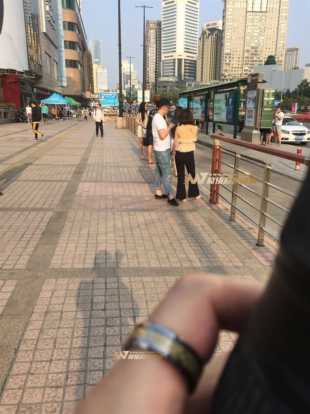 图片[3]-贴身裙 高跟美腿MM-街拍流行馆