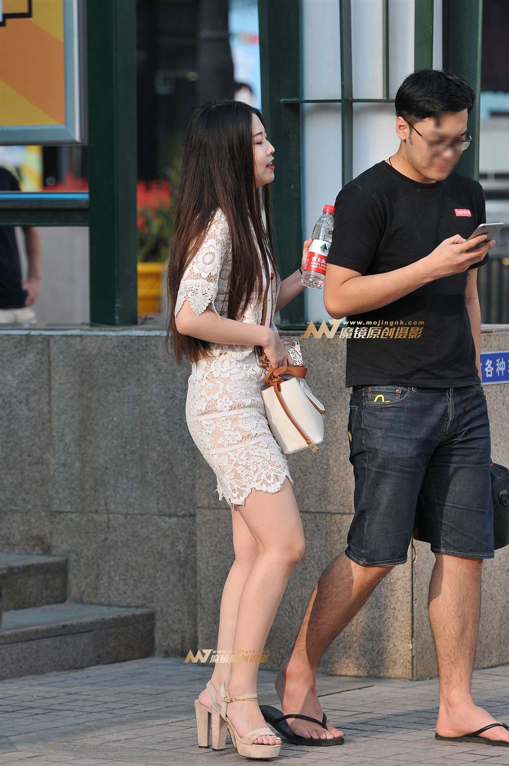 图片[4]-贴身裙 高跟美腿MM-街拍流行馆