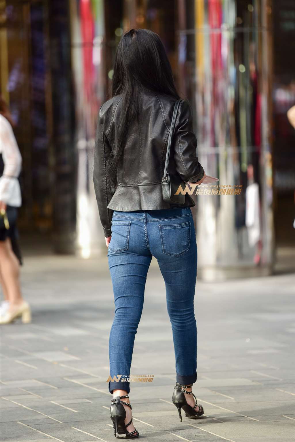 图片[5]-皮夹克 紧牛 高跟女-街拍流行馆