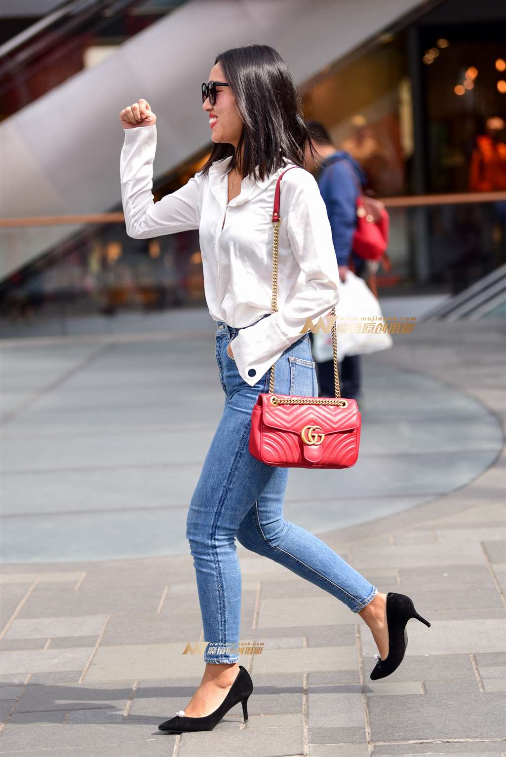图片[1]-仔裤高跟女郎-街拍流行馆