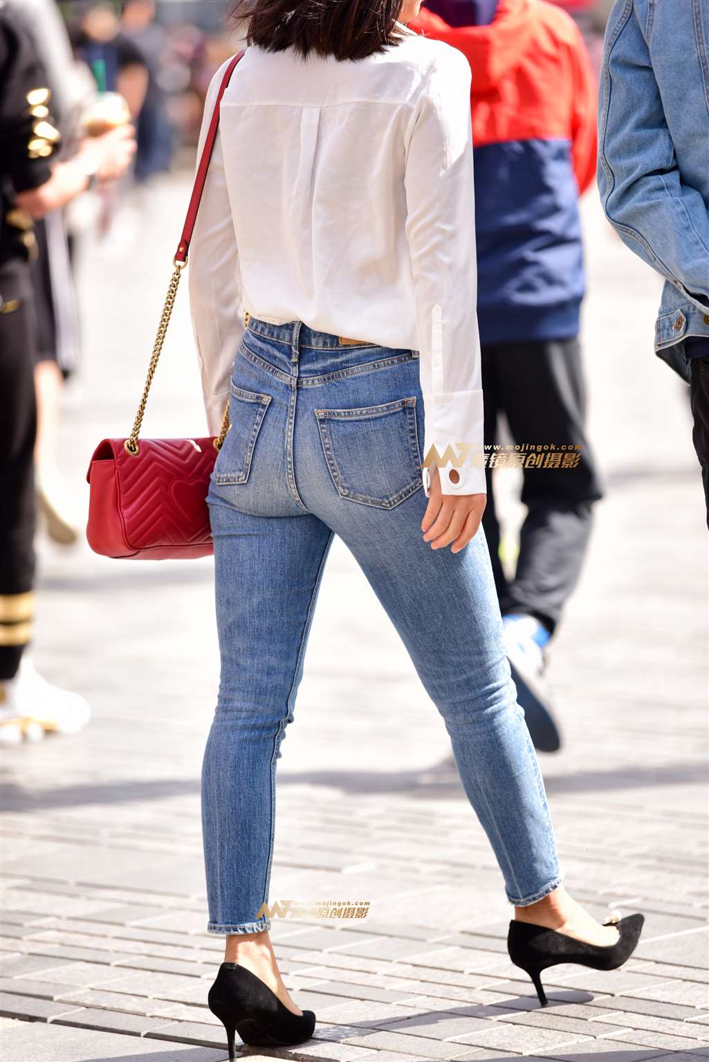 图片[2]-仔裤高跟女郎-街拍流行馆