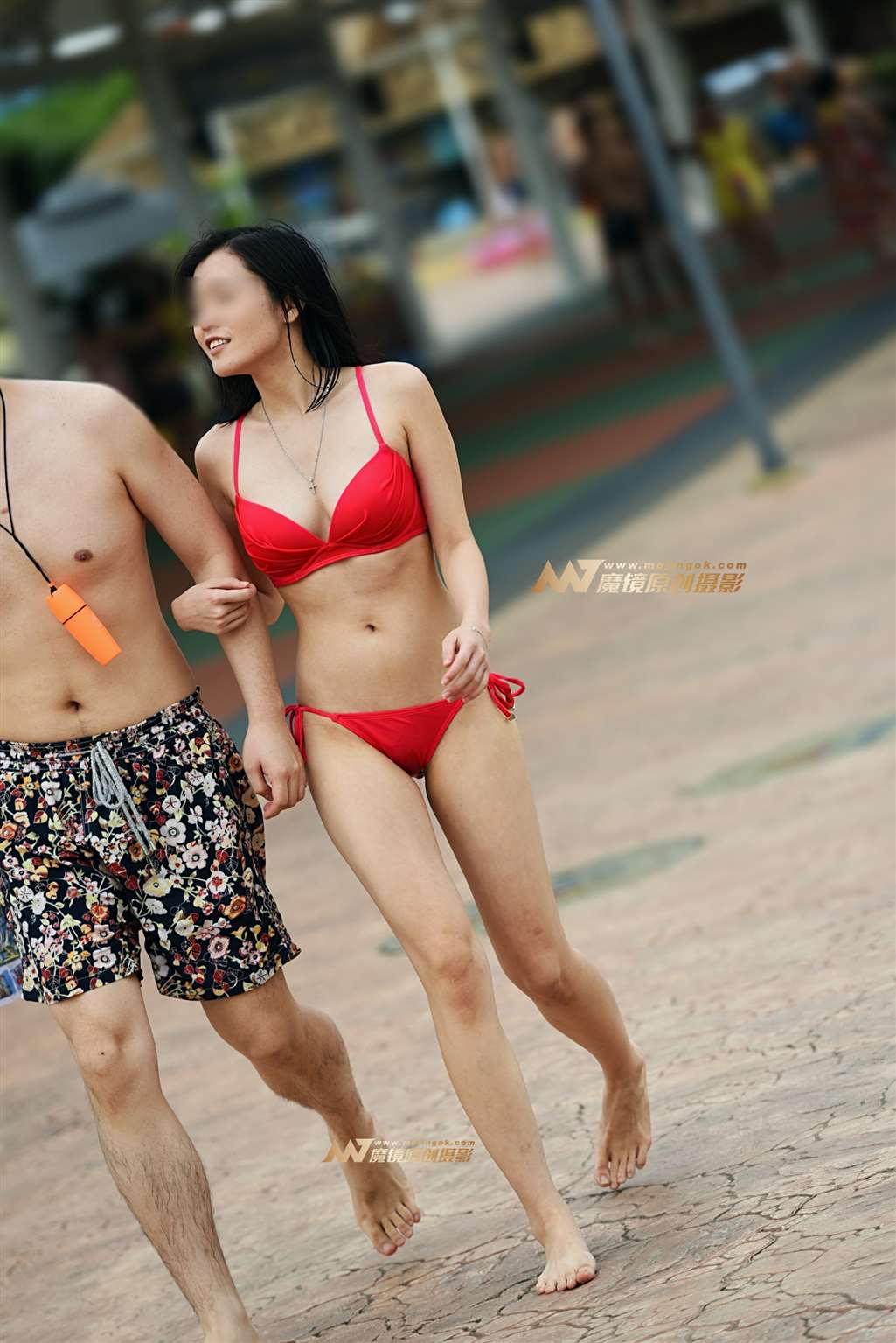 图片[1]-红色比基尼-街拍流行馆
