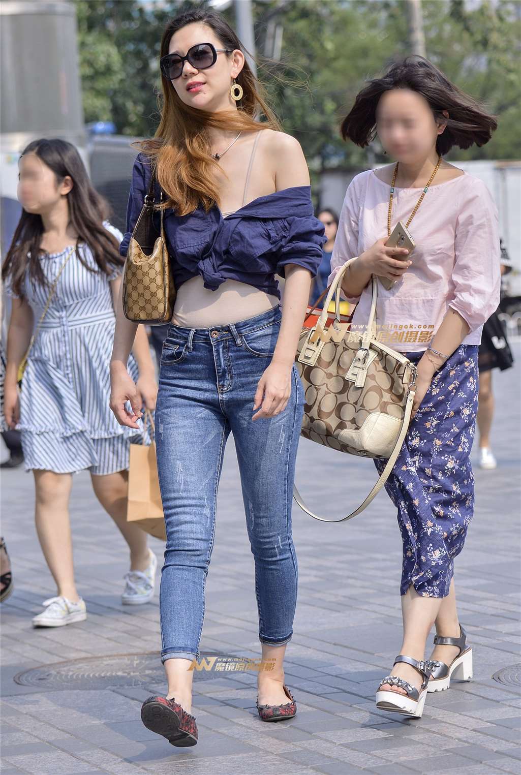 图片[4]-靚胸紧臀-街拍流行馆