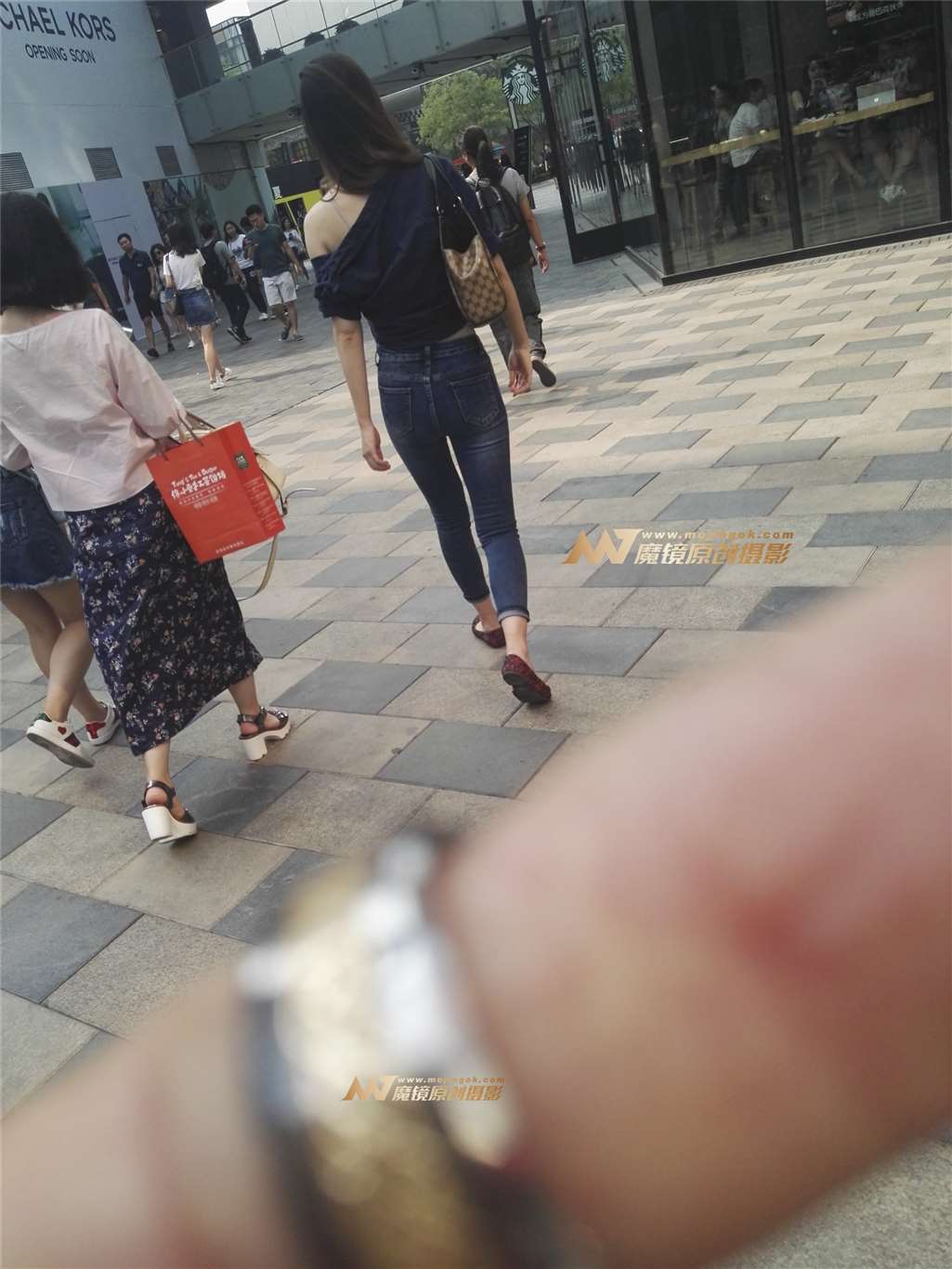 图片[3]-靚胸紧臀-街拍流行馆