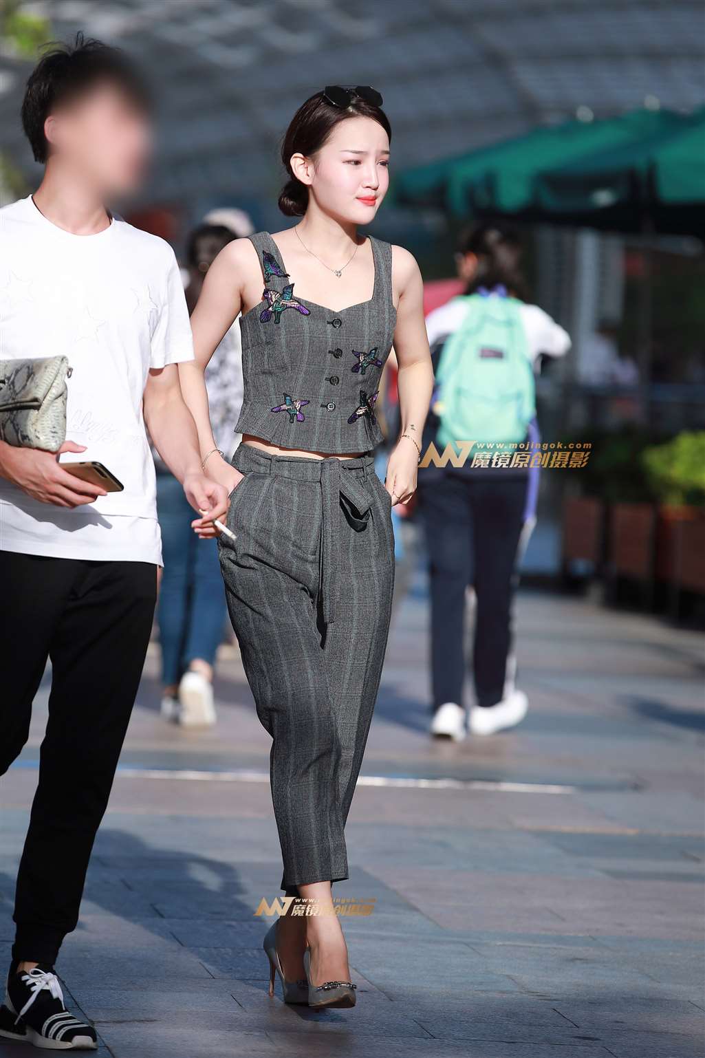 图片[1]-吊带，九分裤，精致美女-街拍流行馆
