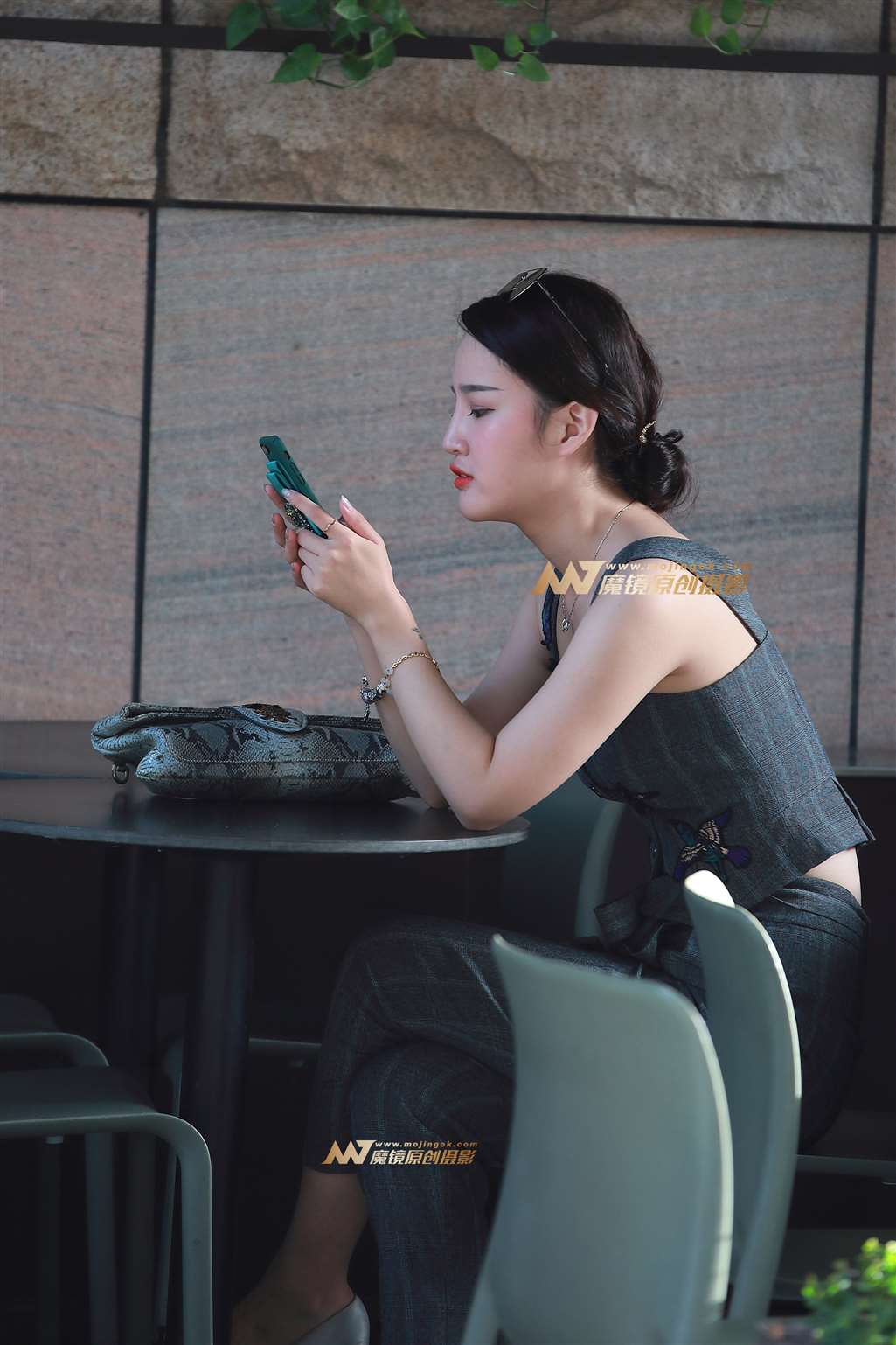 图片[2]-吊带，九分裤，精致美女-街拍流行馆