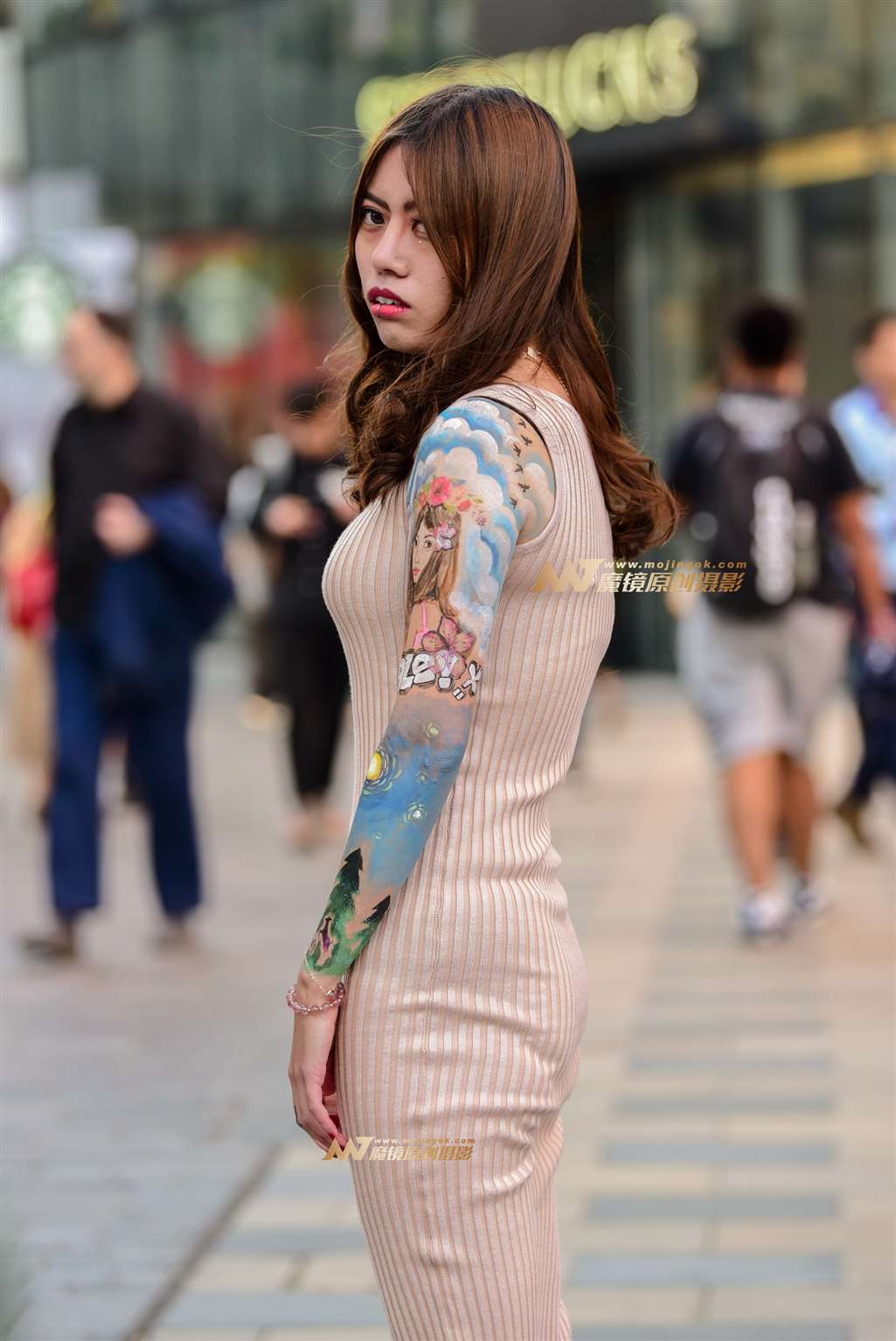 图片[5]-个性纹身 紧身裙 时尚女郎-街拍流行馆