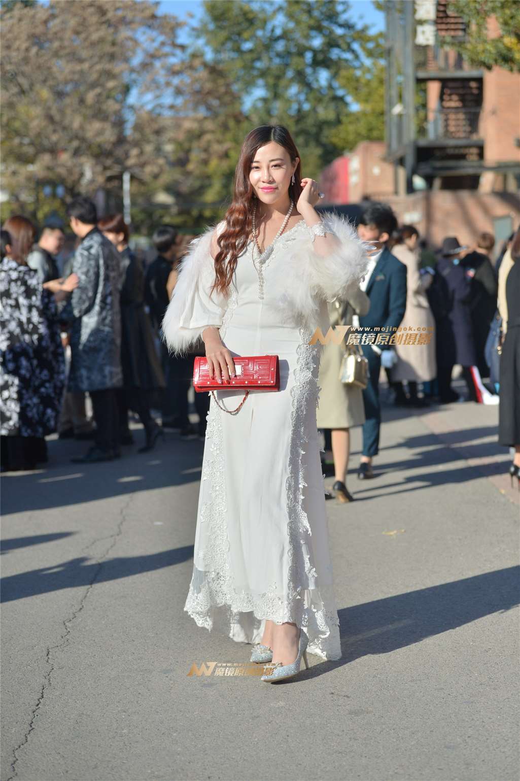 图片[1]-洁白性感美女-街拍流行馆