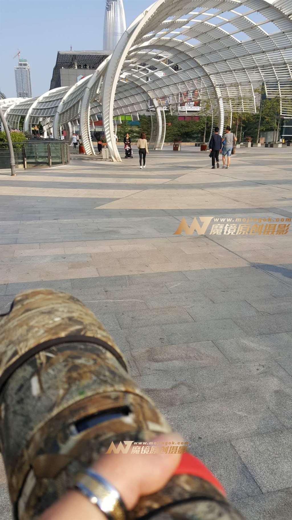 图片[3]-露腰肚脐 紧牛美眉-街拍流行馆