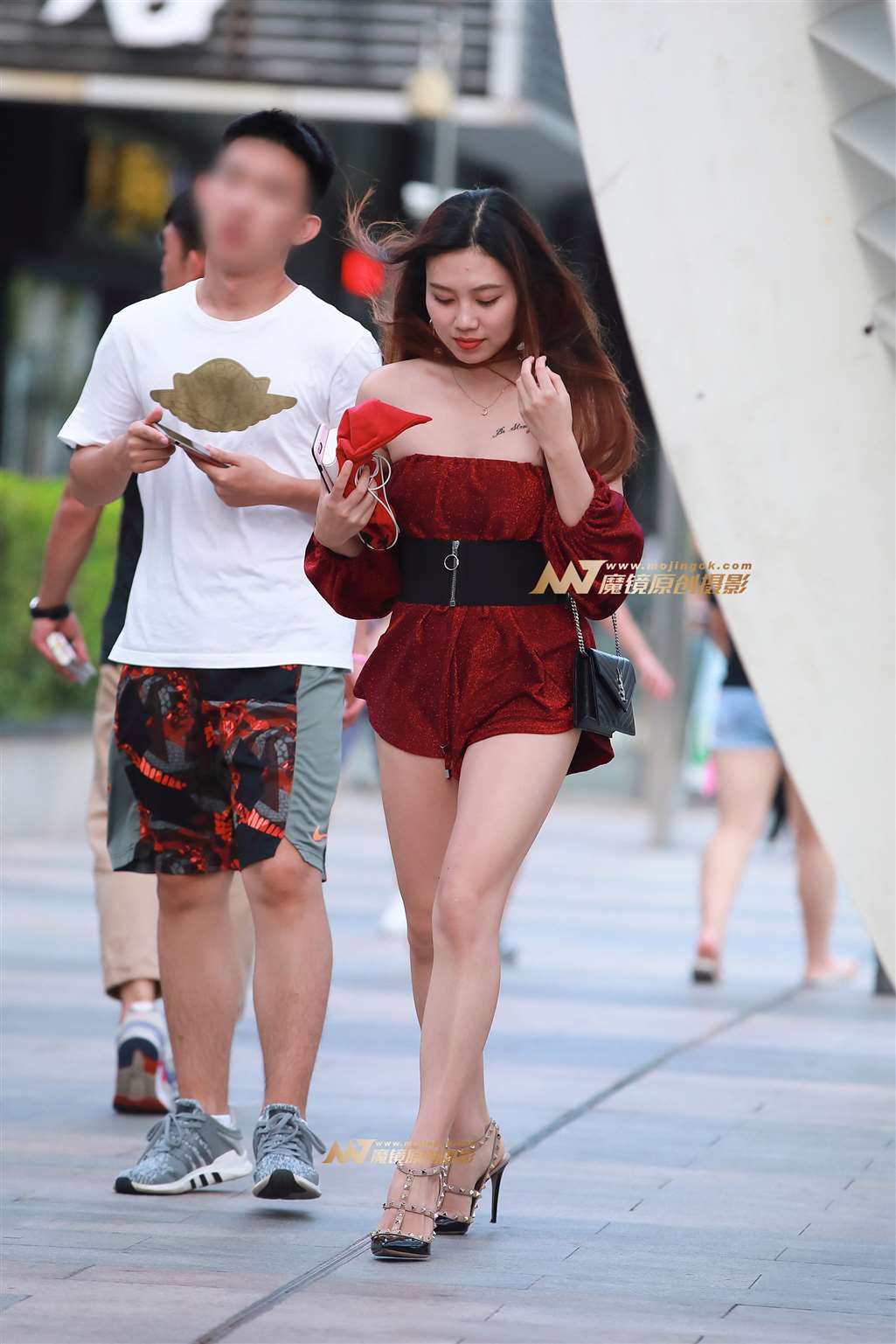 图片[1]-抹胸短裤，丰胸美腿-街拍流行馆