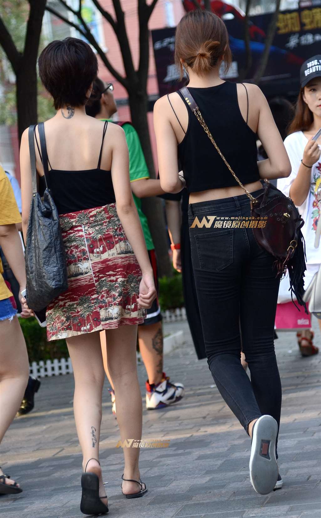 图片[5]-开心两美女-街拍流行馆