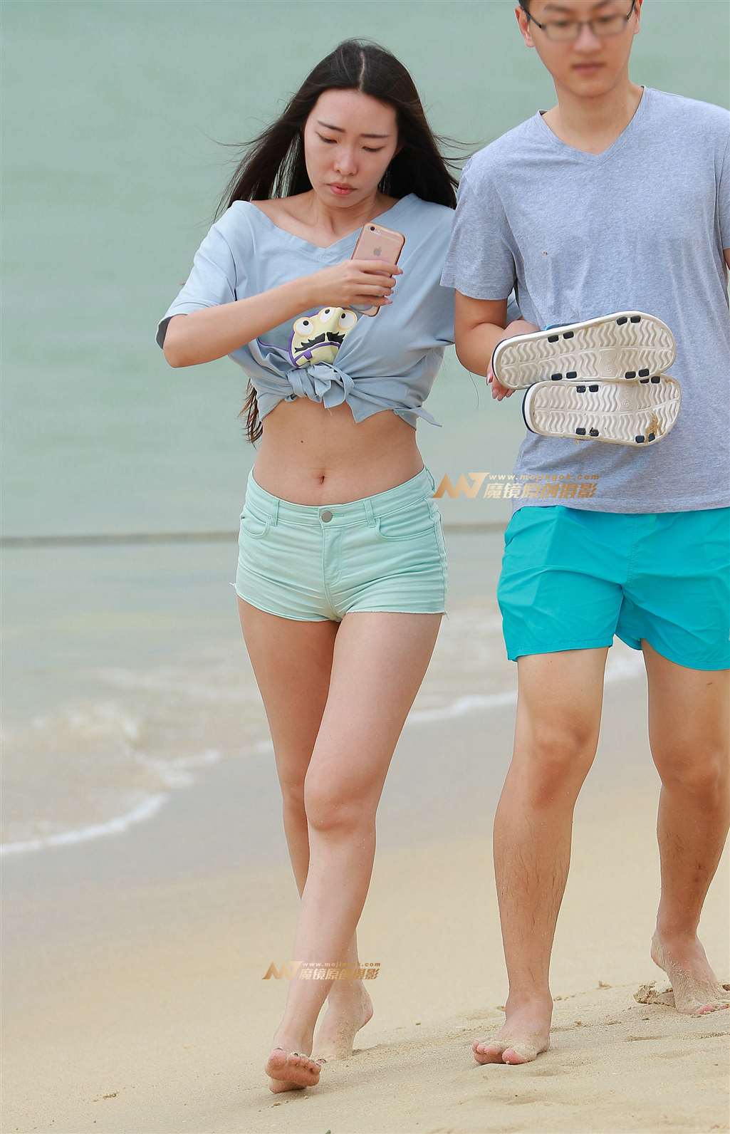 图片[5]-超紧倔强的热裤美女-街拍流行馆