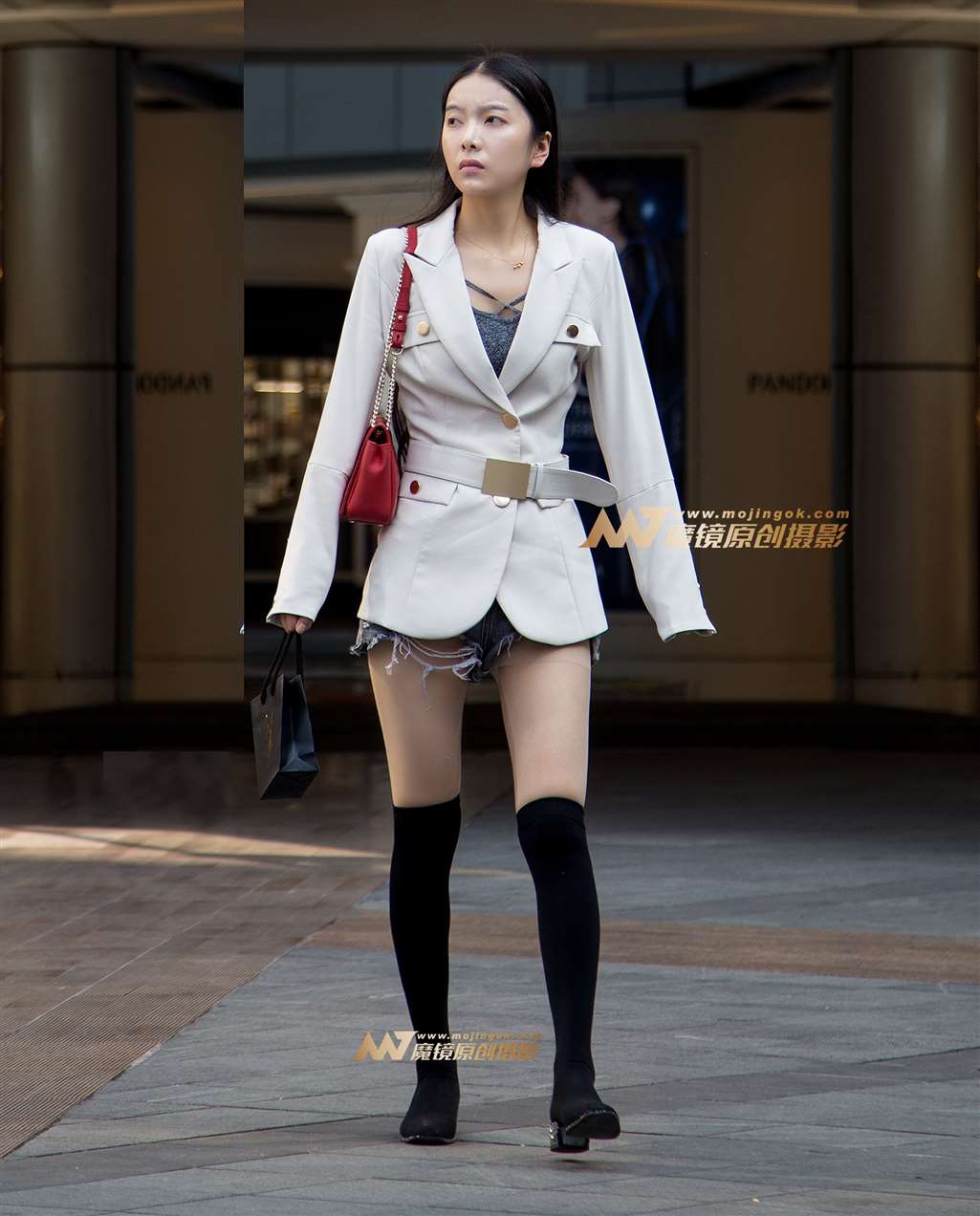 图片[3]-西服热裤淑女-街拍流行馆