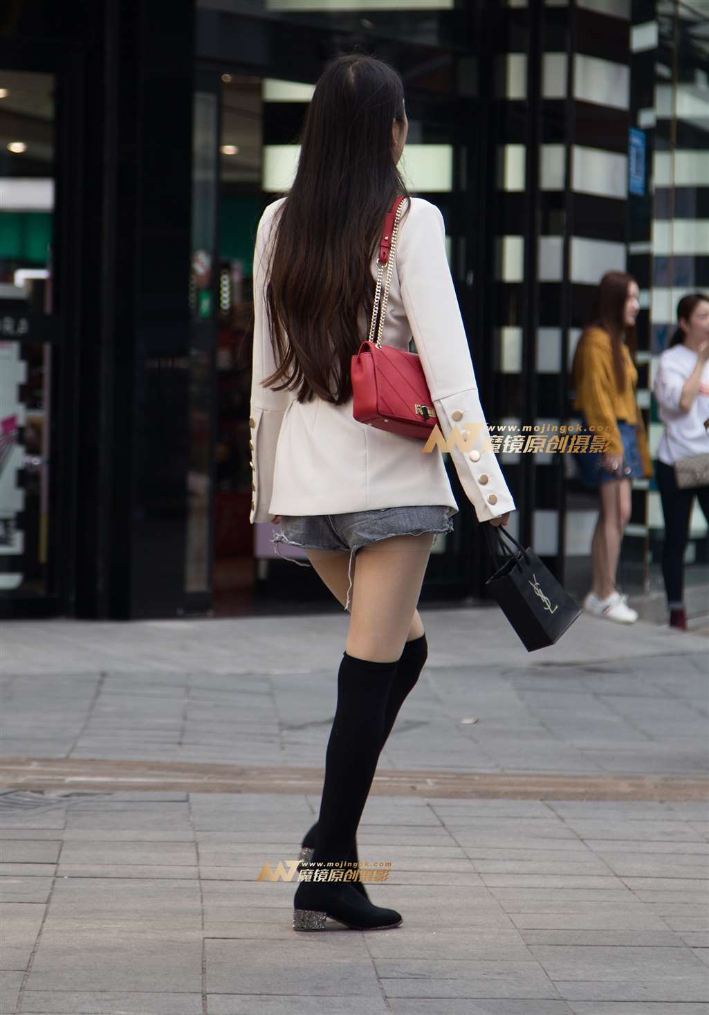 图片[2]-西服热裤淑女-街拍流行馆