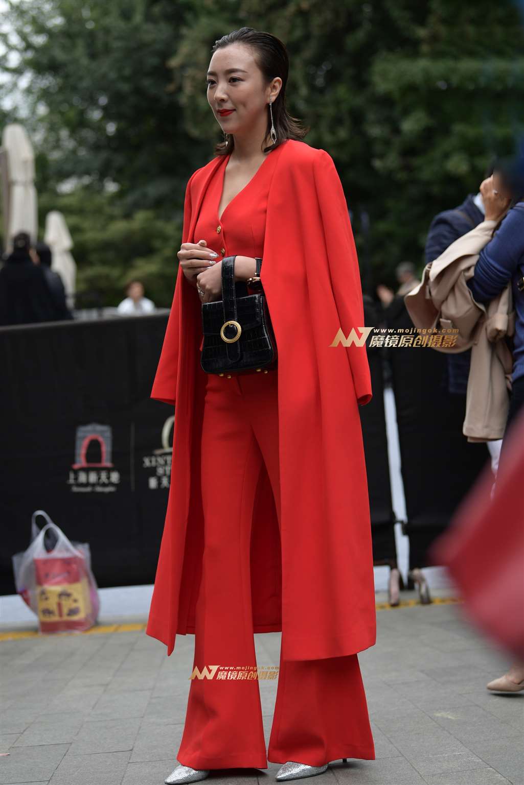 图片[4]-一袭红装，彰显女王气质-街拍流行馆