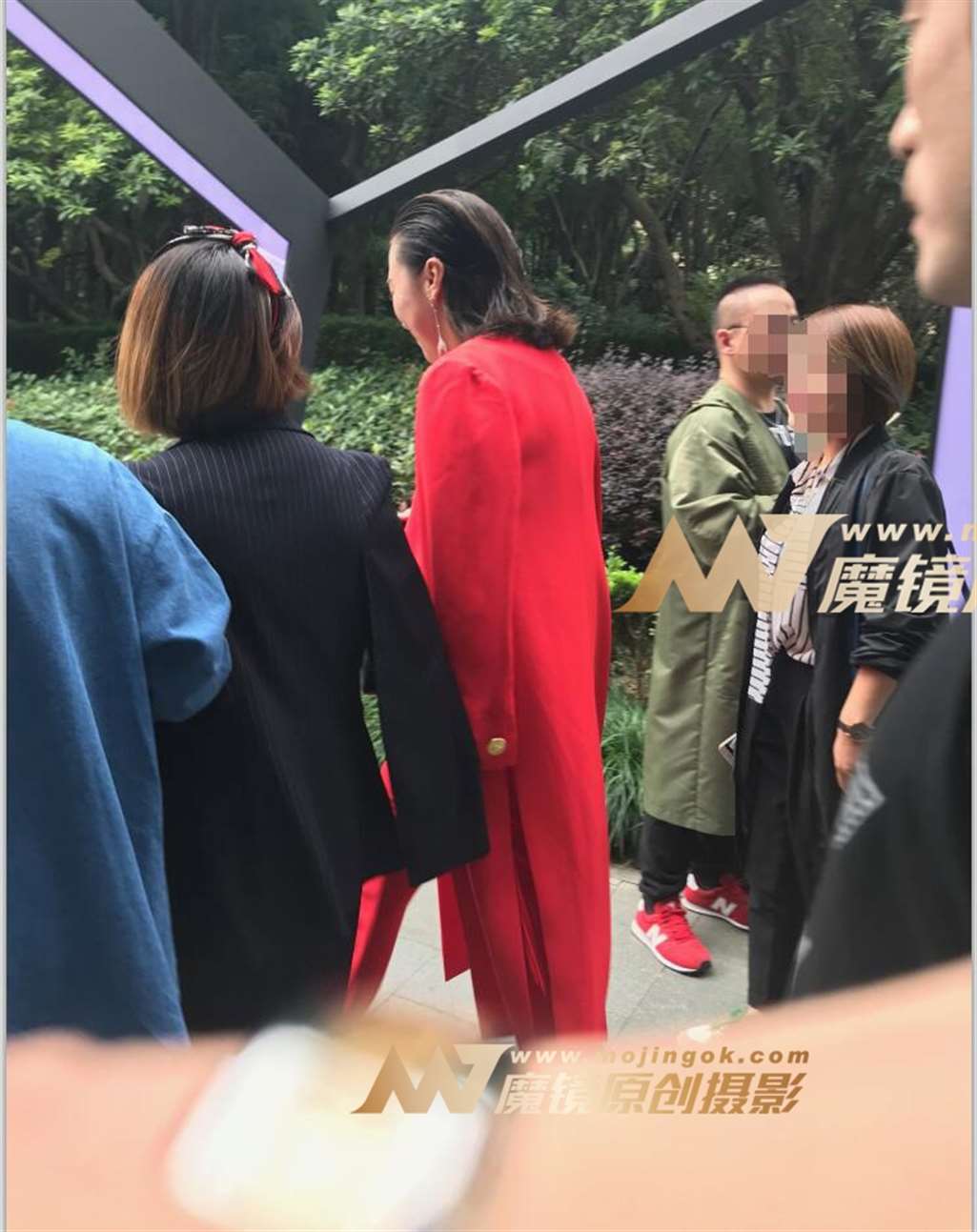 图片[2]-一袭红装，彰显女王气质-街拍流行馆