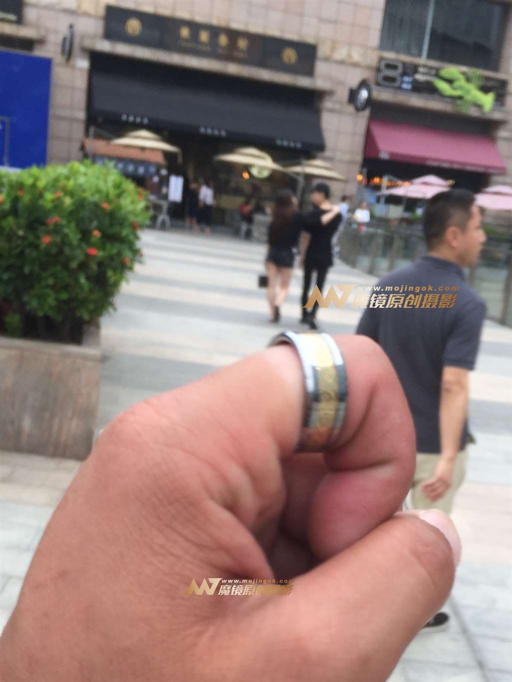 图片[2]-雨天侧拍月牙-街拍流行馆