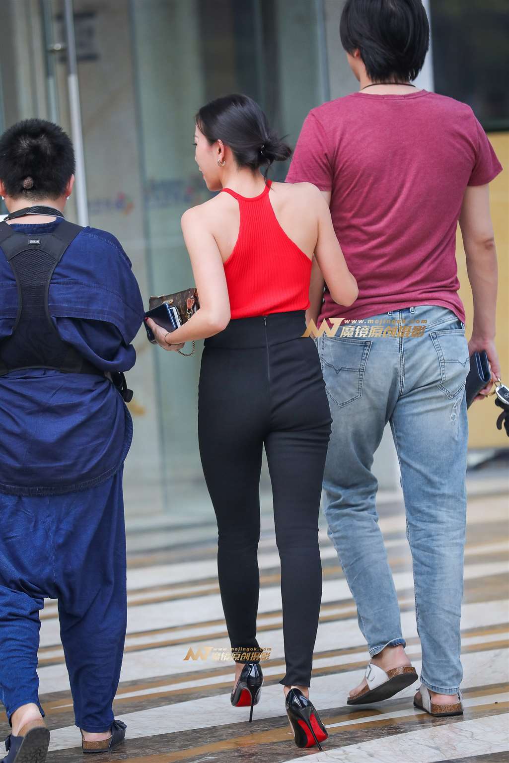 图片[2]-气质高跟熟女-街拍流行馆