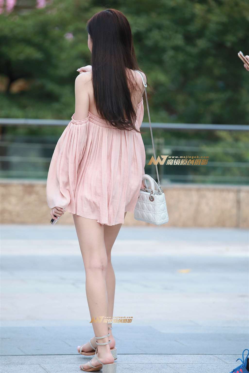 图片[2]-短裤，美腿，美女-街拍流行馆