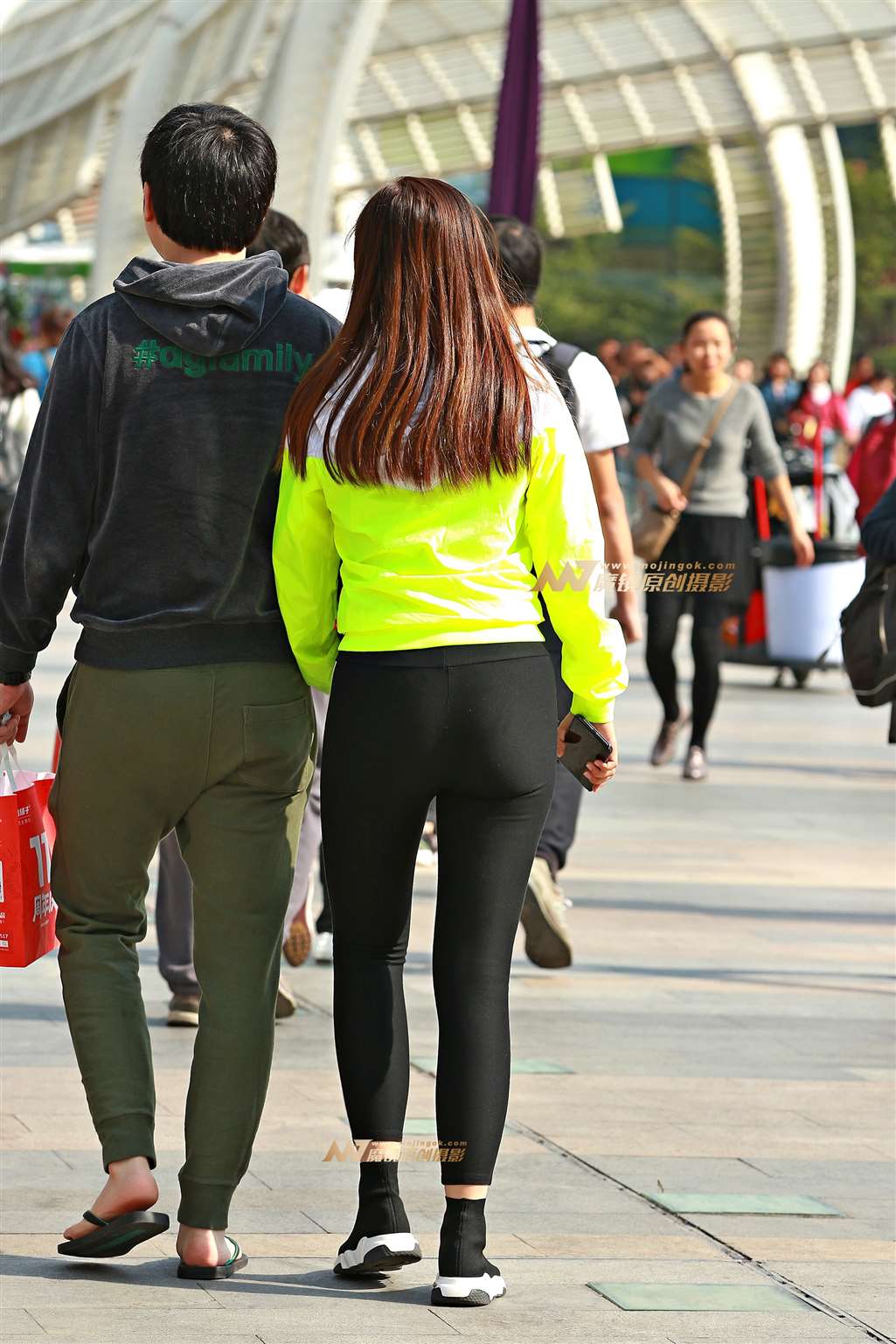 图片[2]-紧致之诱瑜伽裤，阳光女孩-街拍流行馆