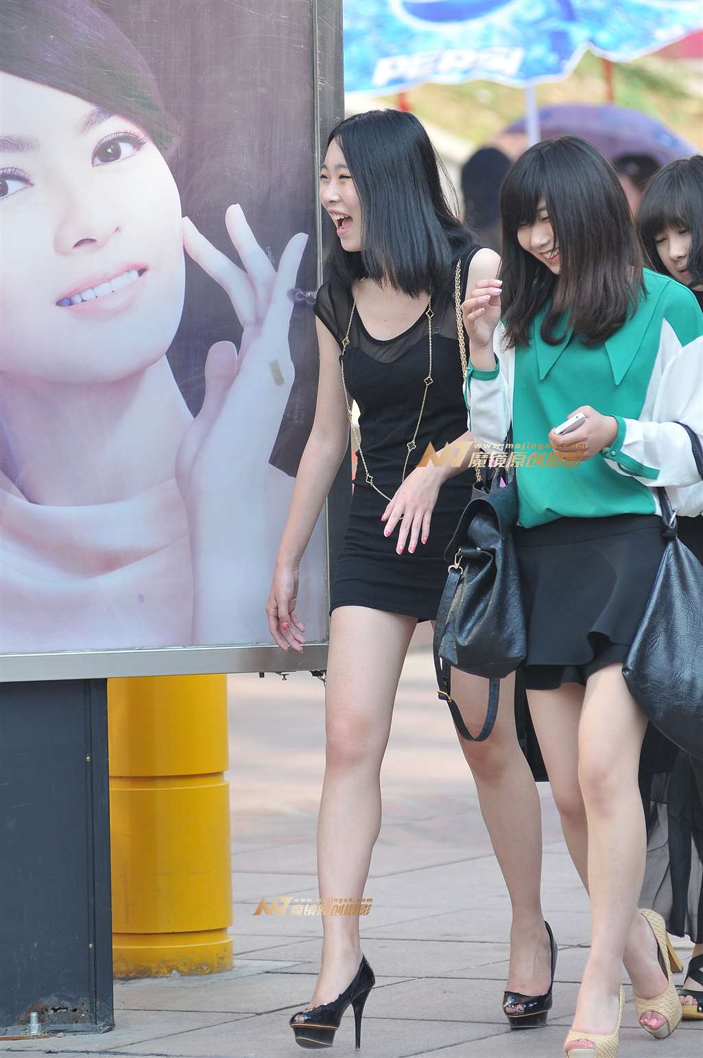 图片[5]-黑色包臀裙 高跟美臀-街拍流行馆