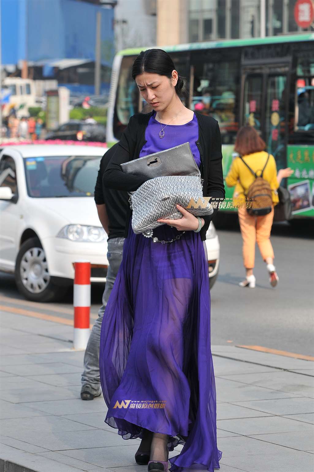 图片[4]-丰胸纱裙少妇-街拍流行馆